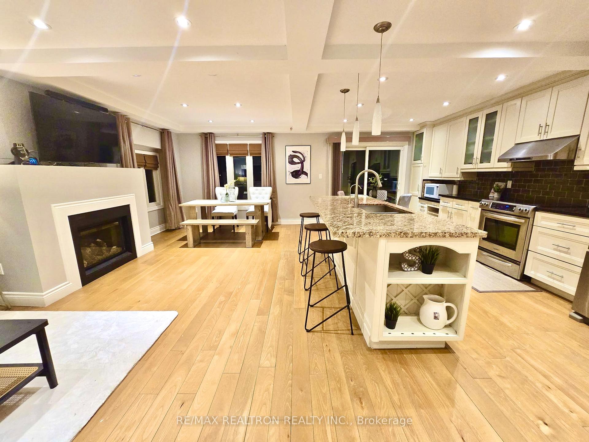 Photo 3 of 978 Redbird Crescent, Pickering, Liverpool — HOMEH