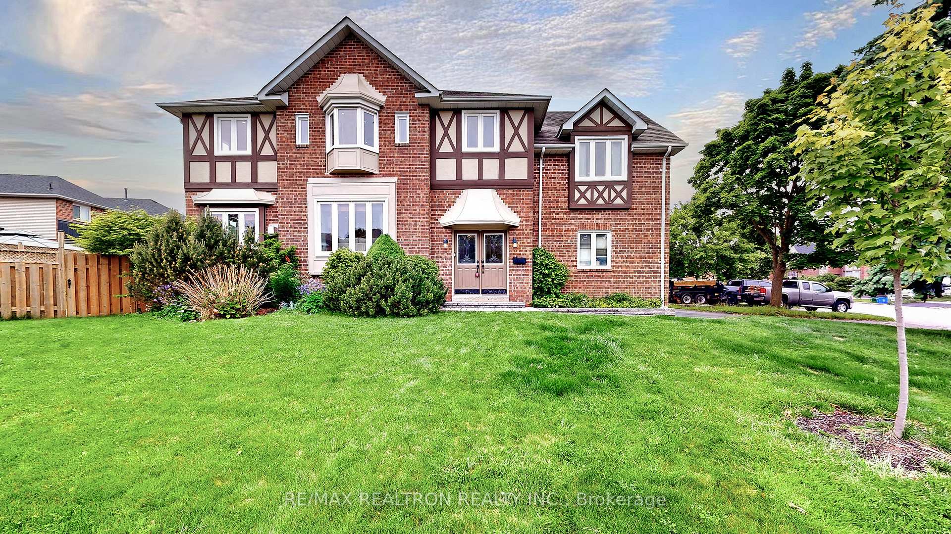 Photo 4 of 978 Redbird Crescent, Pickering, Liverpool — HOMEH