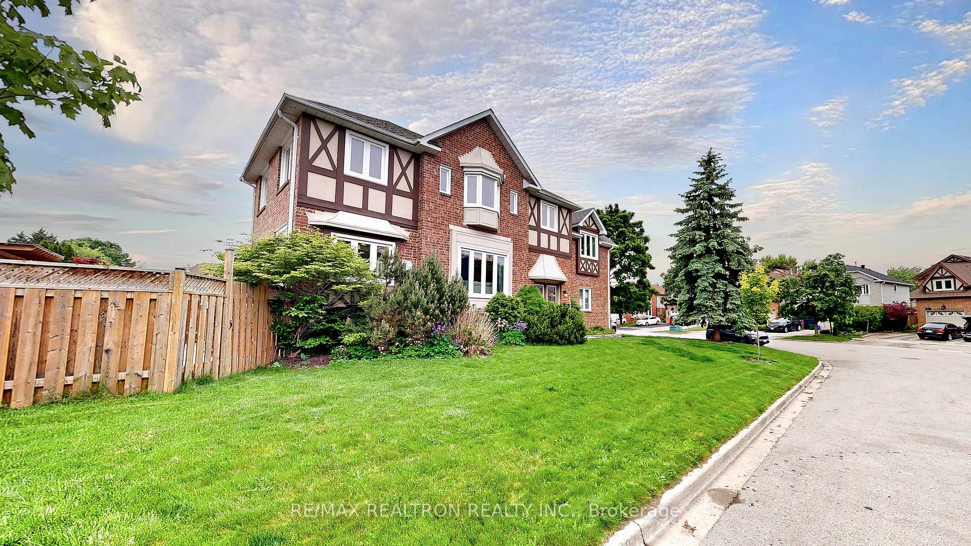 Photo 6 of 978 Redbird Crescent, Pickering, Liverpool — HOMEH