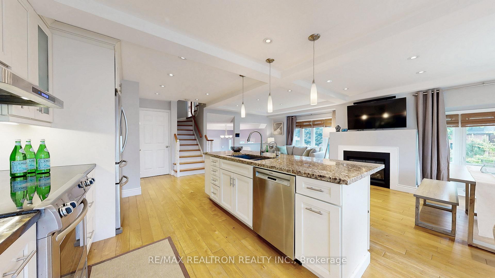 Photo 15 of 978 Redbird Crescent, Pickering, Liverpool — HOMEH