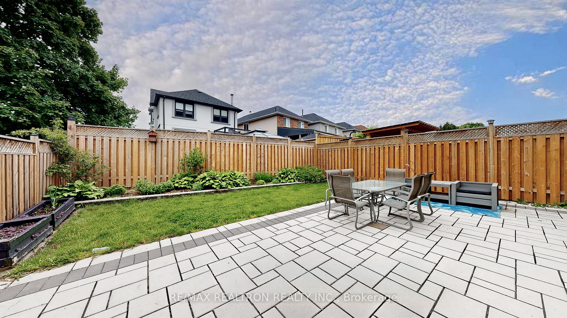 Photo 48 of 978 Redbird Crescent, Pickering, Liverpool — HOMEH