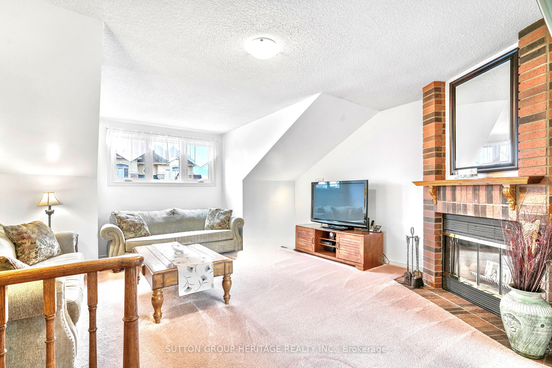 Photo 7 of 943 Gablehurst Crescent, Pickering, Liverpool — HOMEH