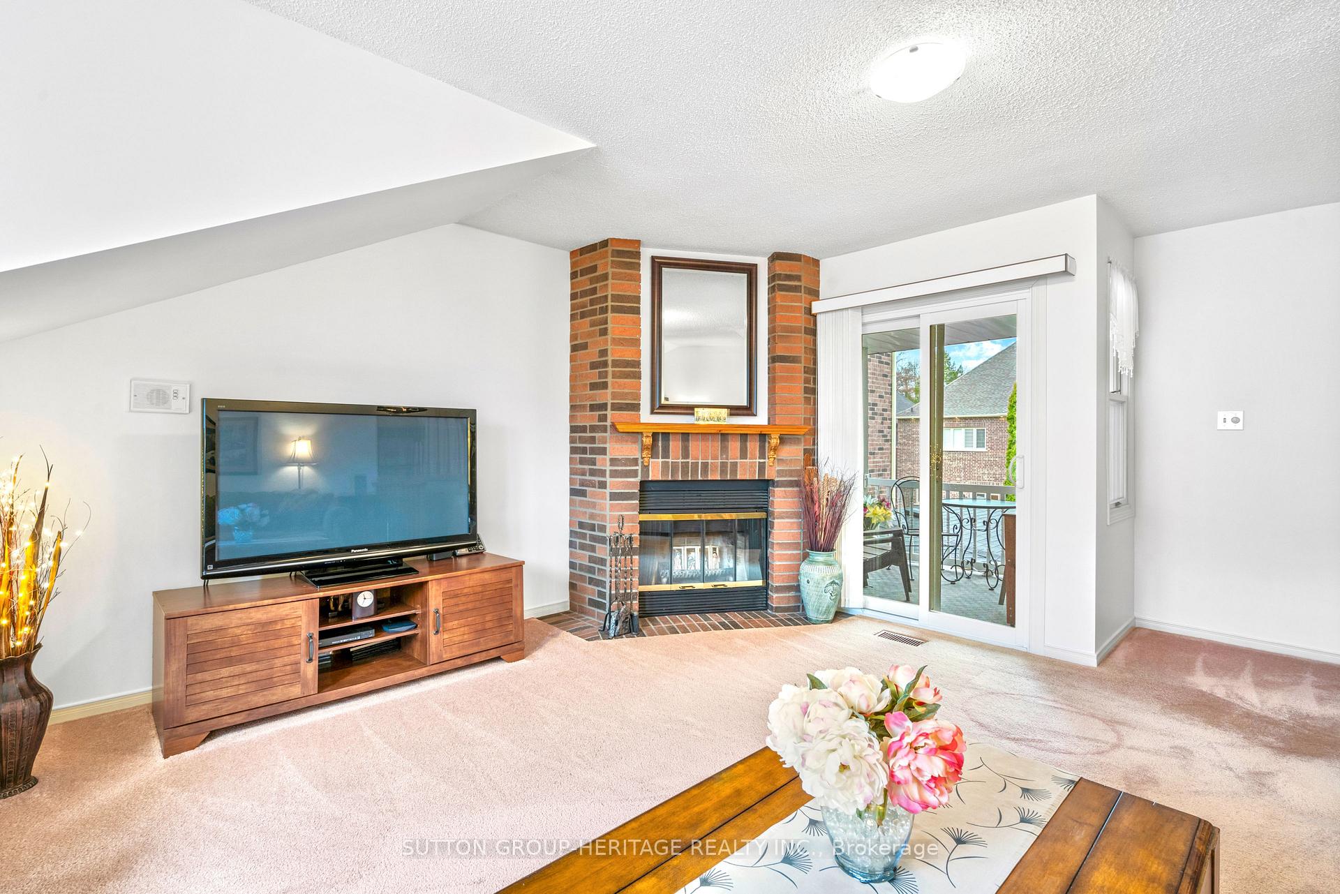Photo 8 of 943 Gablehurst Crescent, Pickering, Liverpool — HOMEH