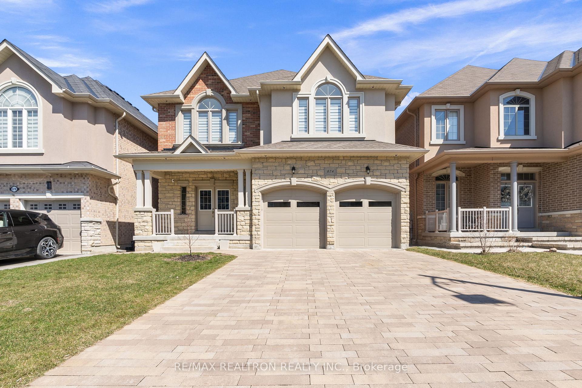 Front of 874 Wingarden Crescent