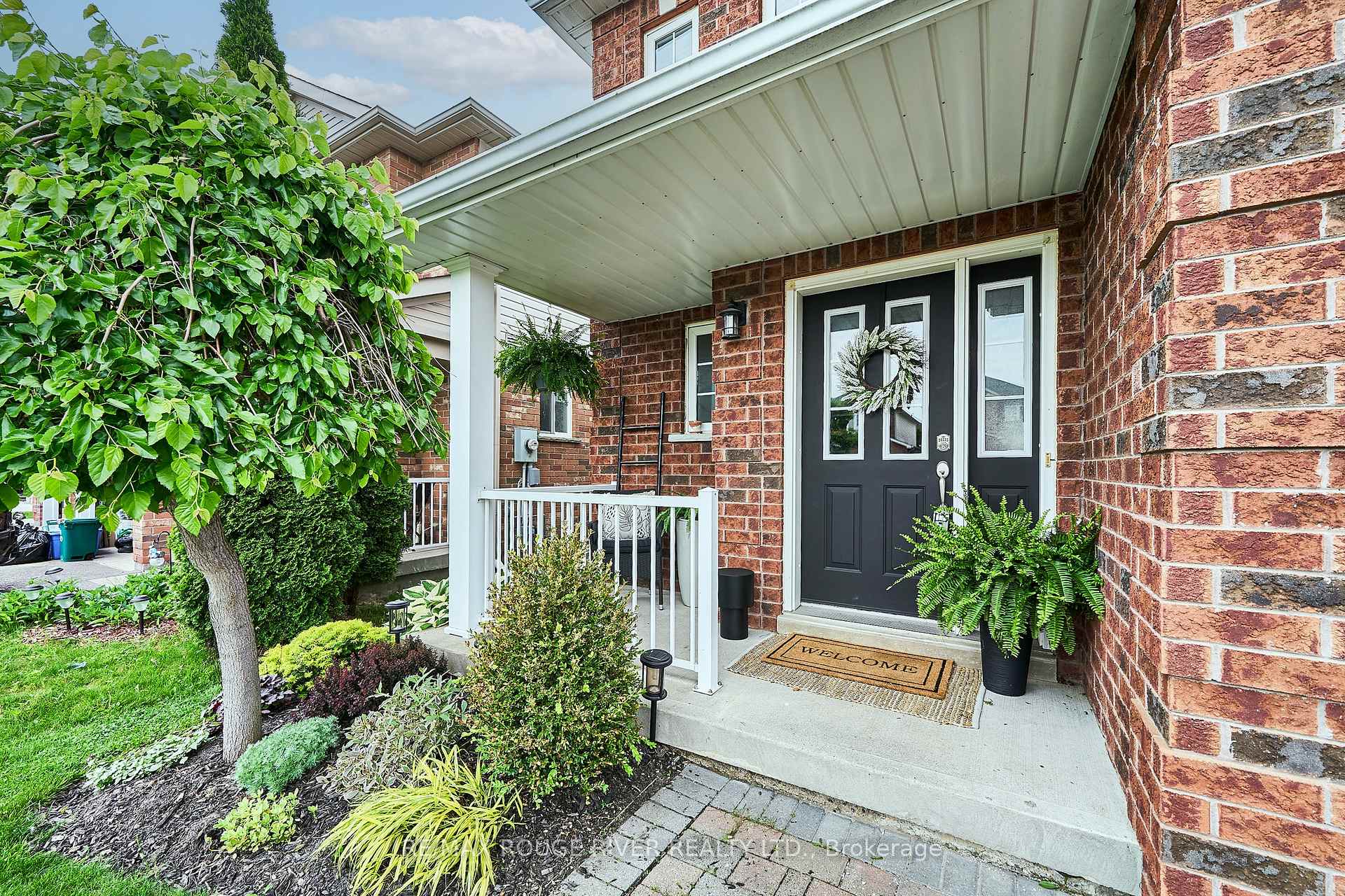 Photo 2 of 656 Woodmount Crescent, Oshawa, Samac — HOMEH