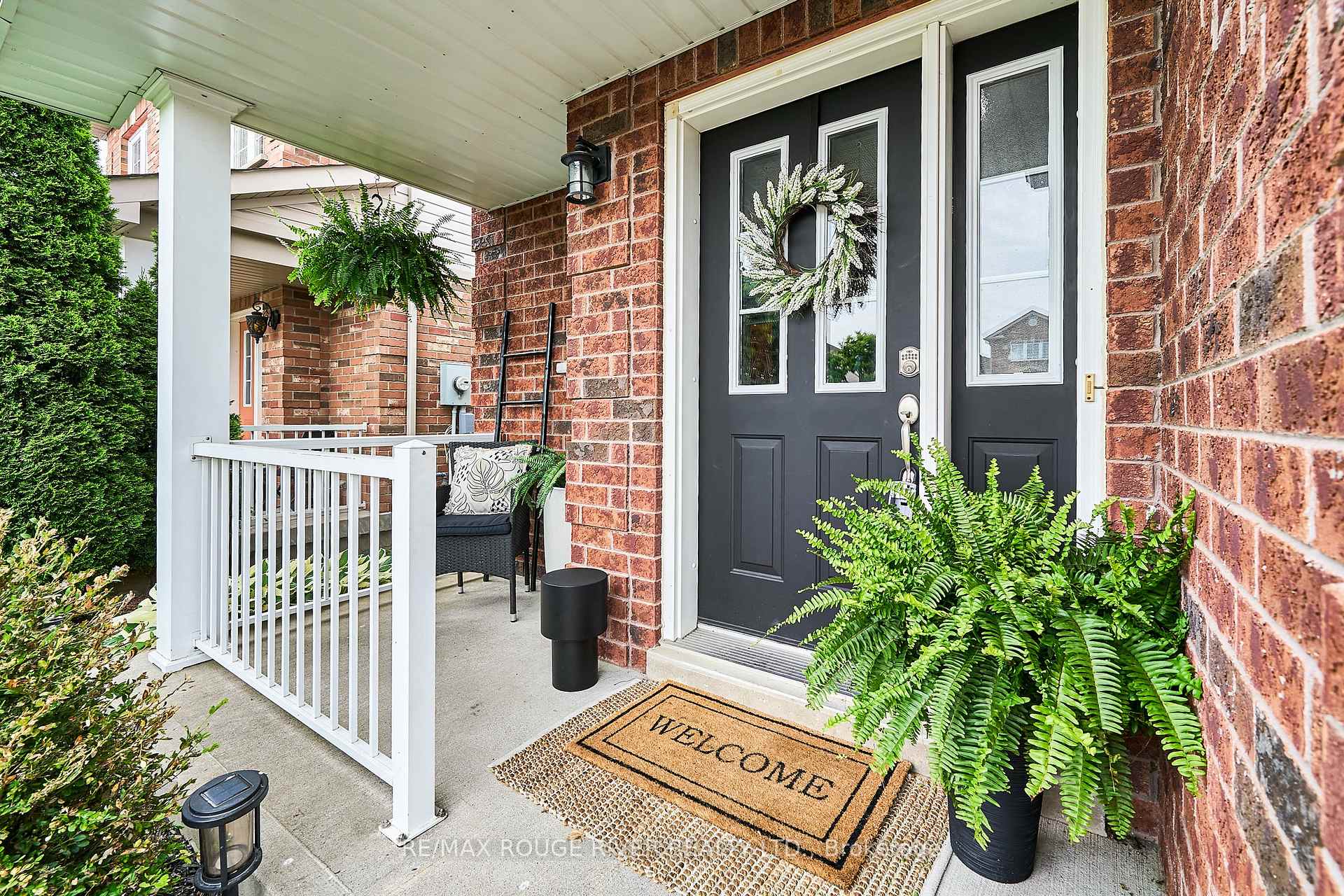 Photo 3 of 656 Woodmount Crescent, Oshawa, Samac — HOMEH