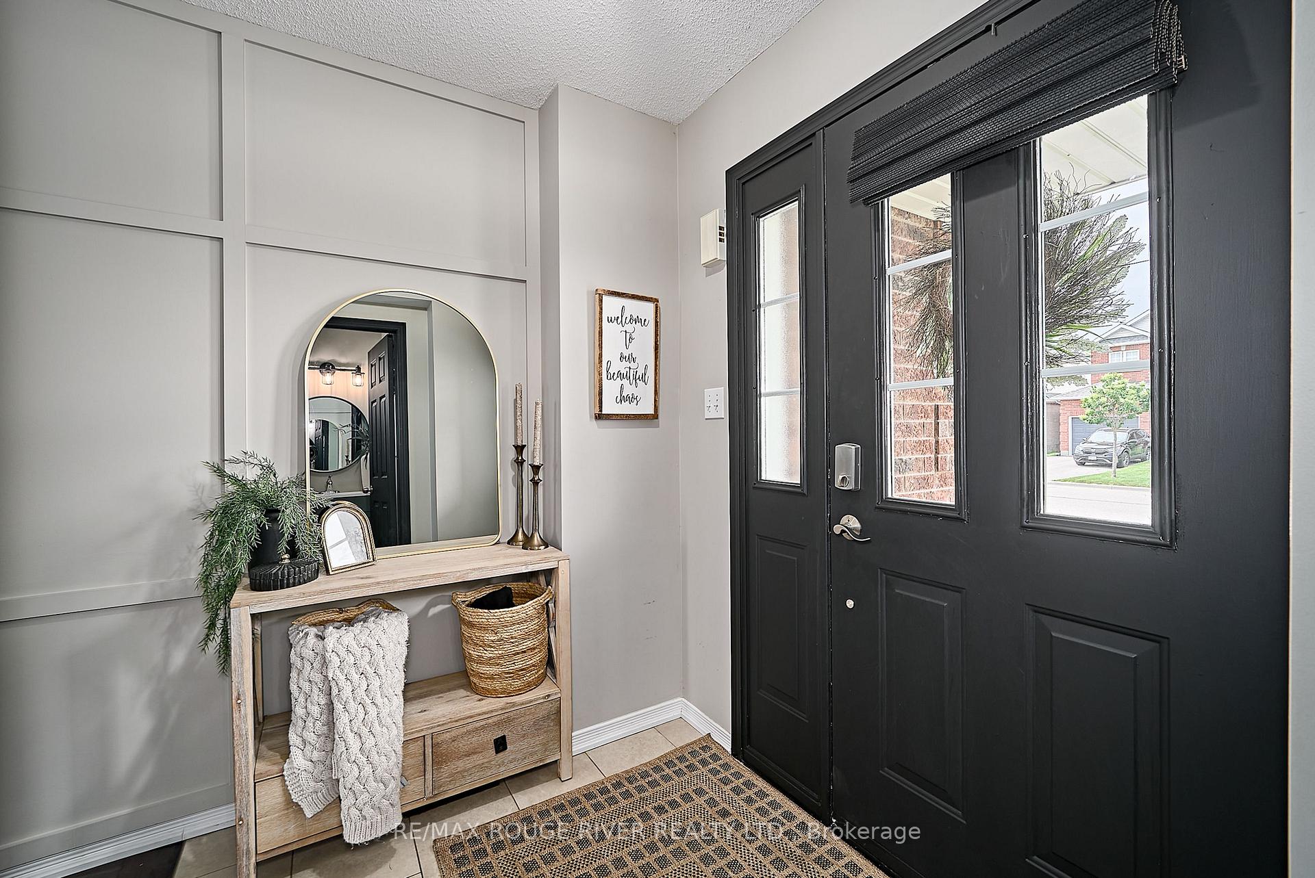 Photo 4 of 656 Woodmount Crescent, Oshawa, Samac — HOMEH