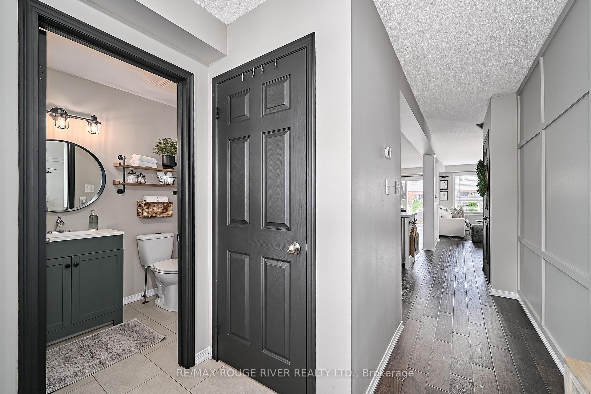 Photo 7 of 656 Woodmount Crescent, Oshawa, Samac — HOMEH