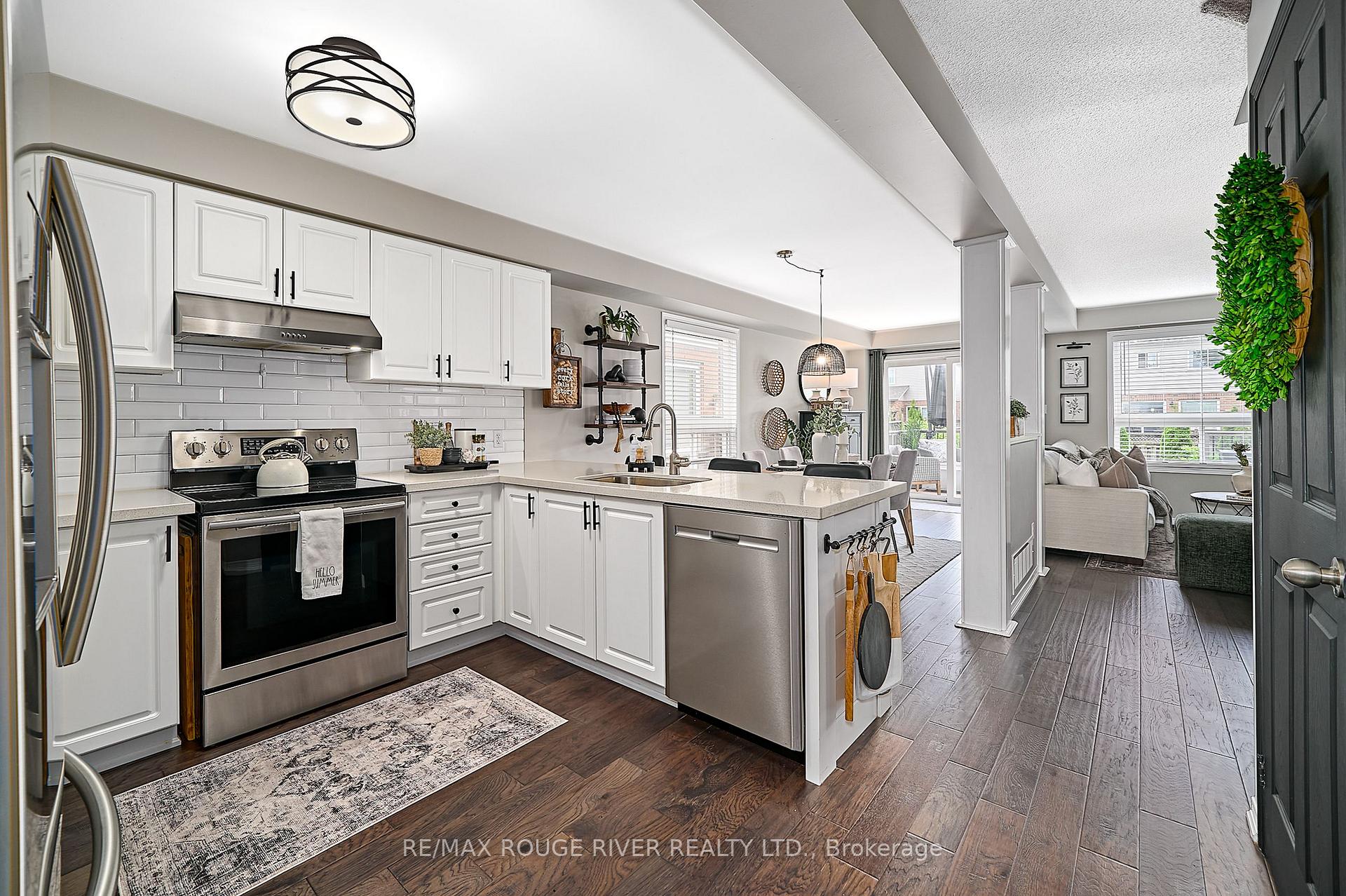 Photo 8 of 656 Woodmount Crescent, Oshawa, Samac — HOMEH