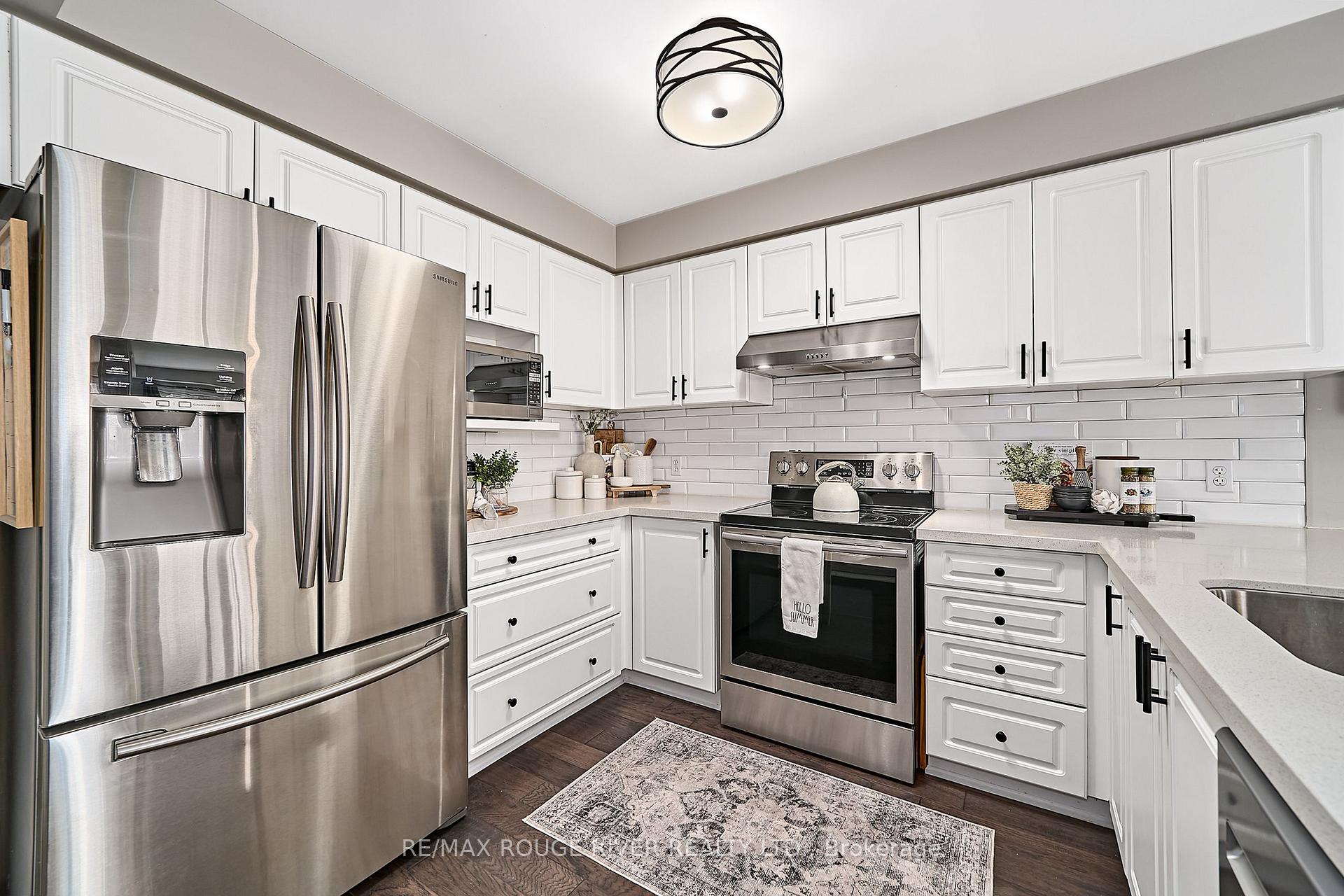 Photo 10 of 656 Woodmount Crescent, Oshawa, Samac — HOMEH
