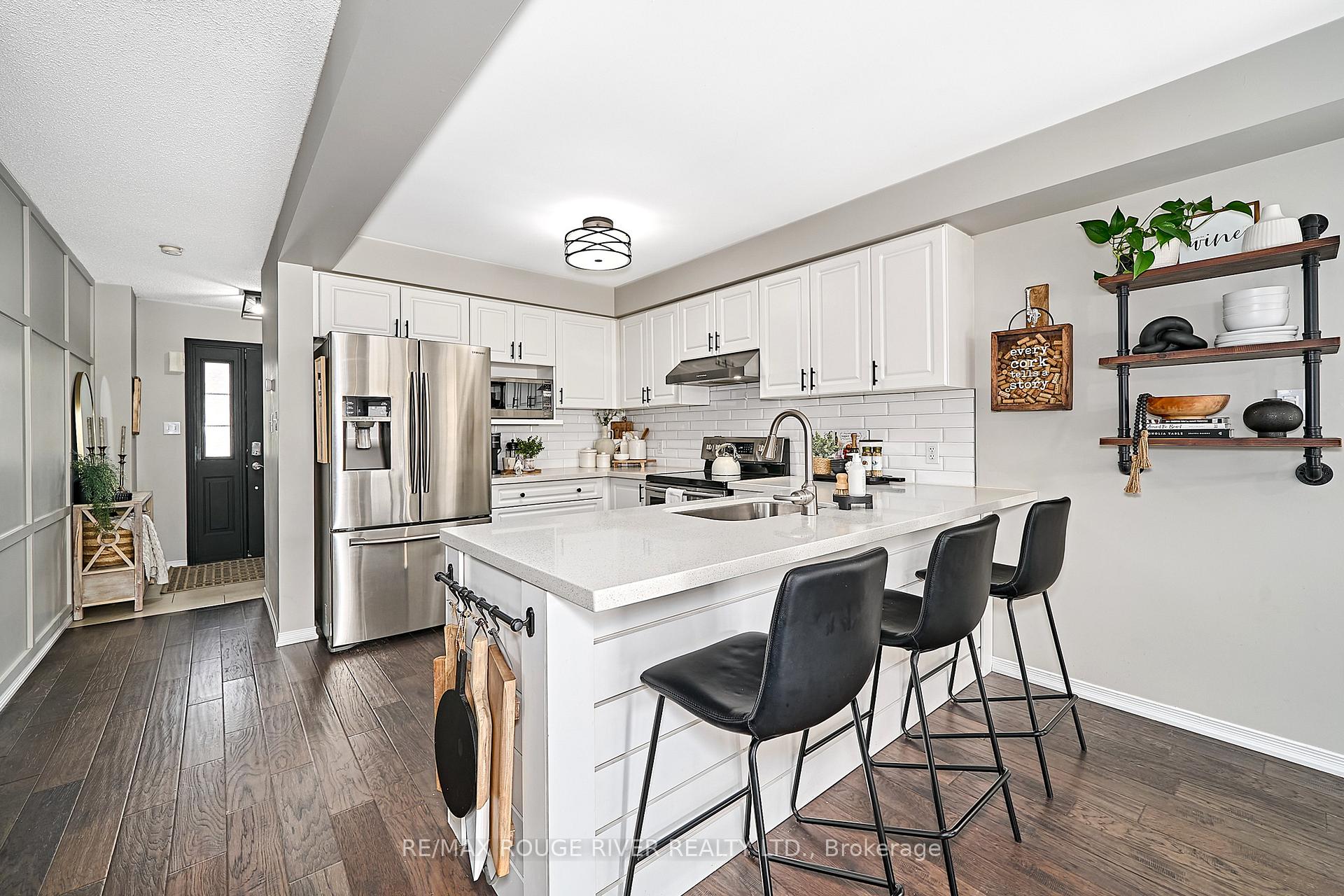 Photo 13 of 656 Woodmount Crescent, Oshawa, Samac — HOMEH