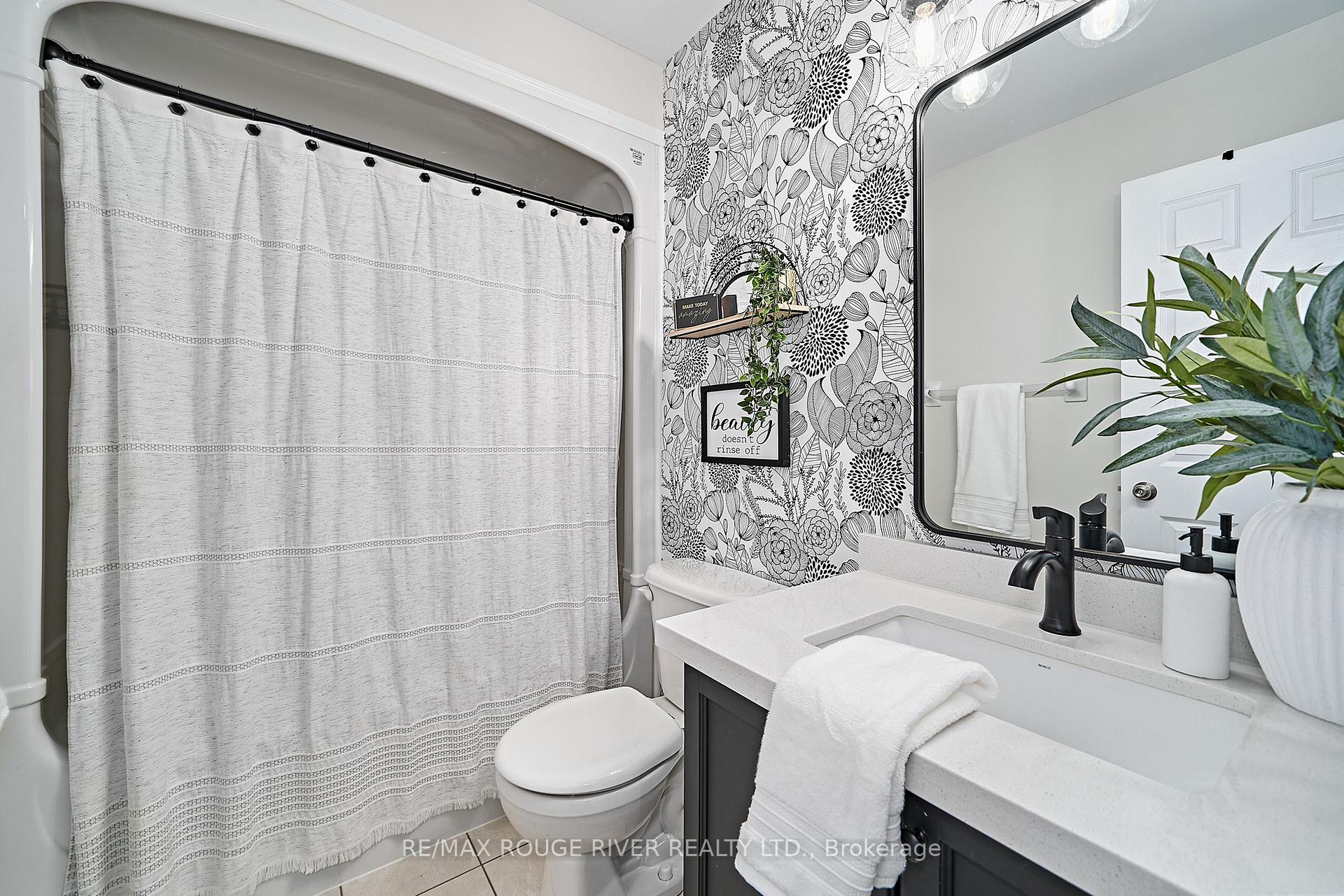 Photo 36 of 656 Woodmount Crescent, Oshawa, Samac — HOMEH