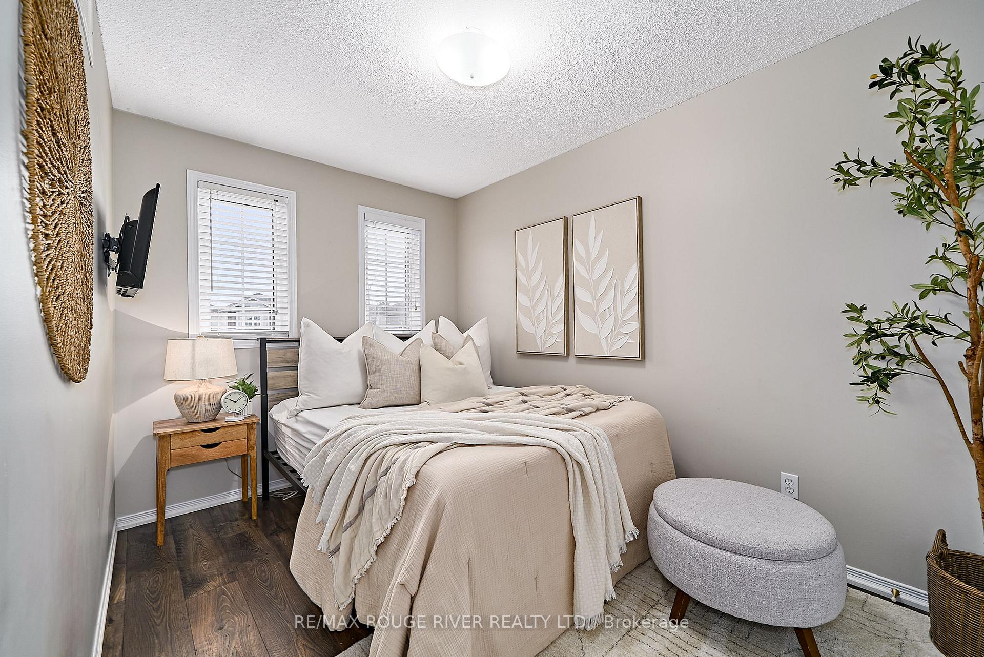 Photo 40 of 656 Woodmount Crescent, Oshawa, Samac — HOMEH