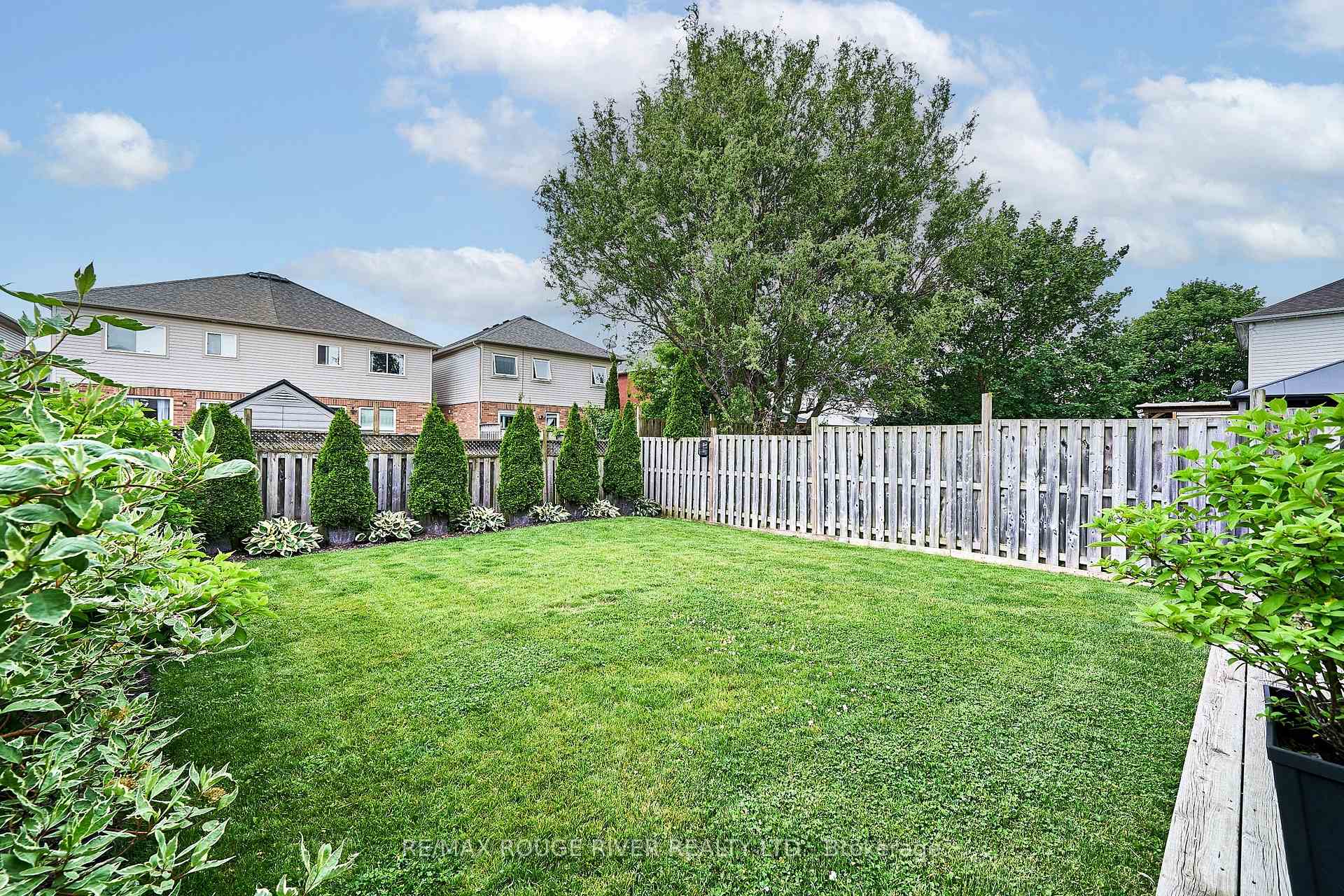 Photo 42 of 656 Woodmount Crescent, Oshawa, Samac — HOMEH