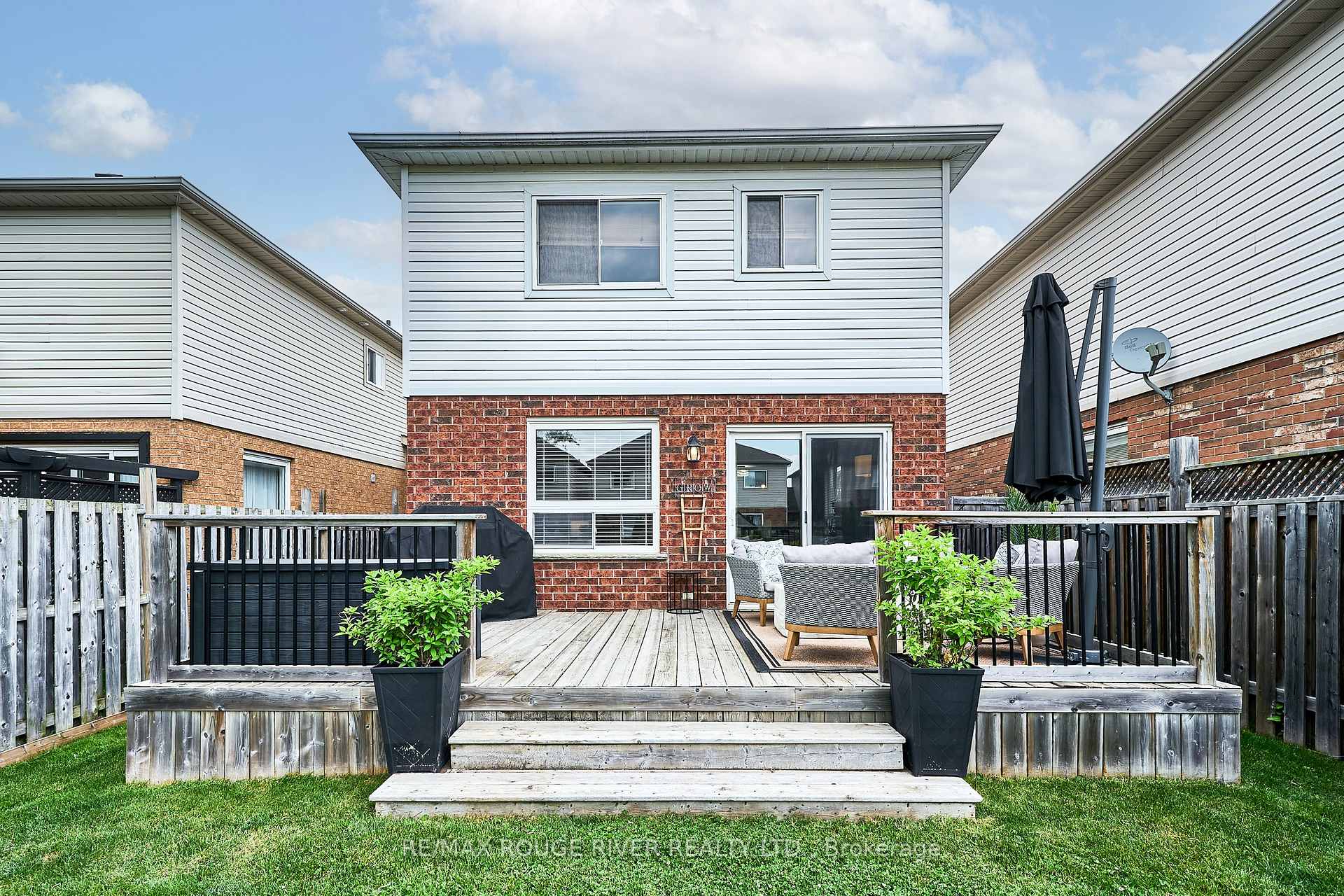 Photo 45 of 656 Woodmount Crescent, Oshawa, Samac — HOMEH