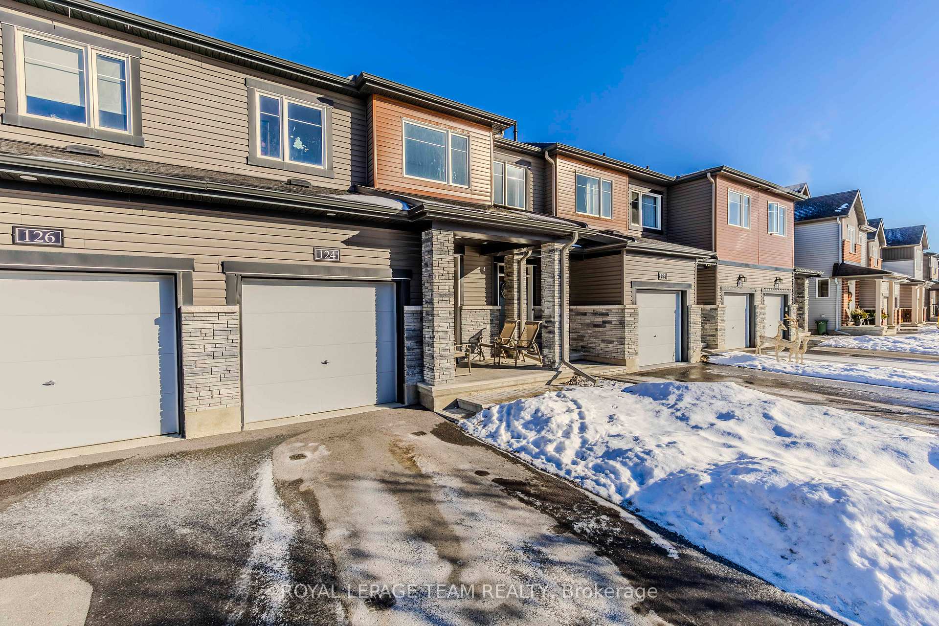Photo 3 of 124 Aquarium Avenue, Ottawa, Avalon West — HOMEH