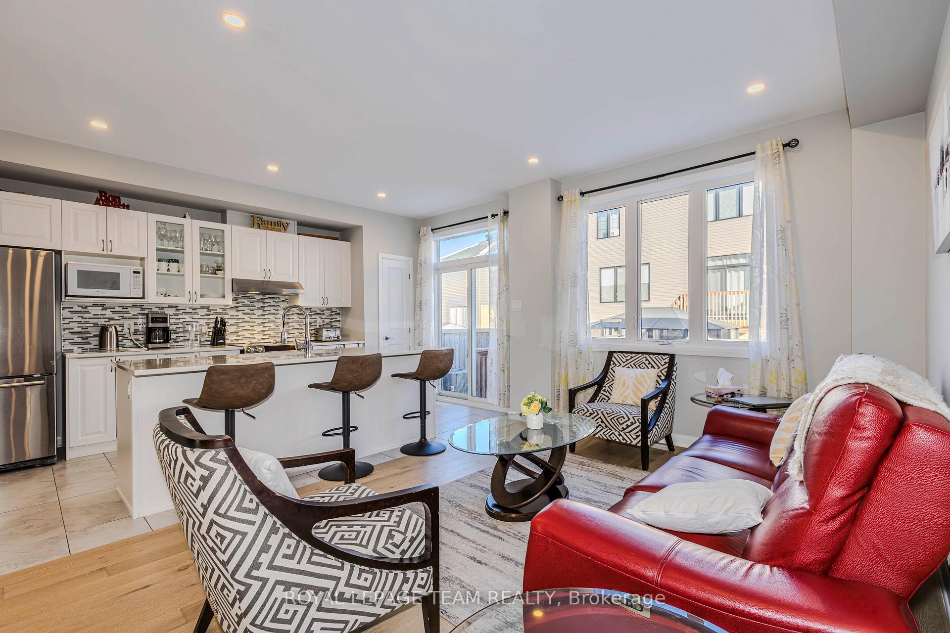 Photo 10 of 124 Aquarium Avenue, Ottawa, Avalon West — HOMEH