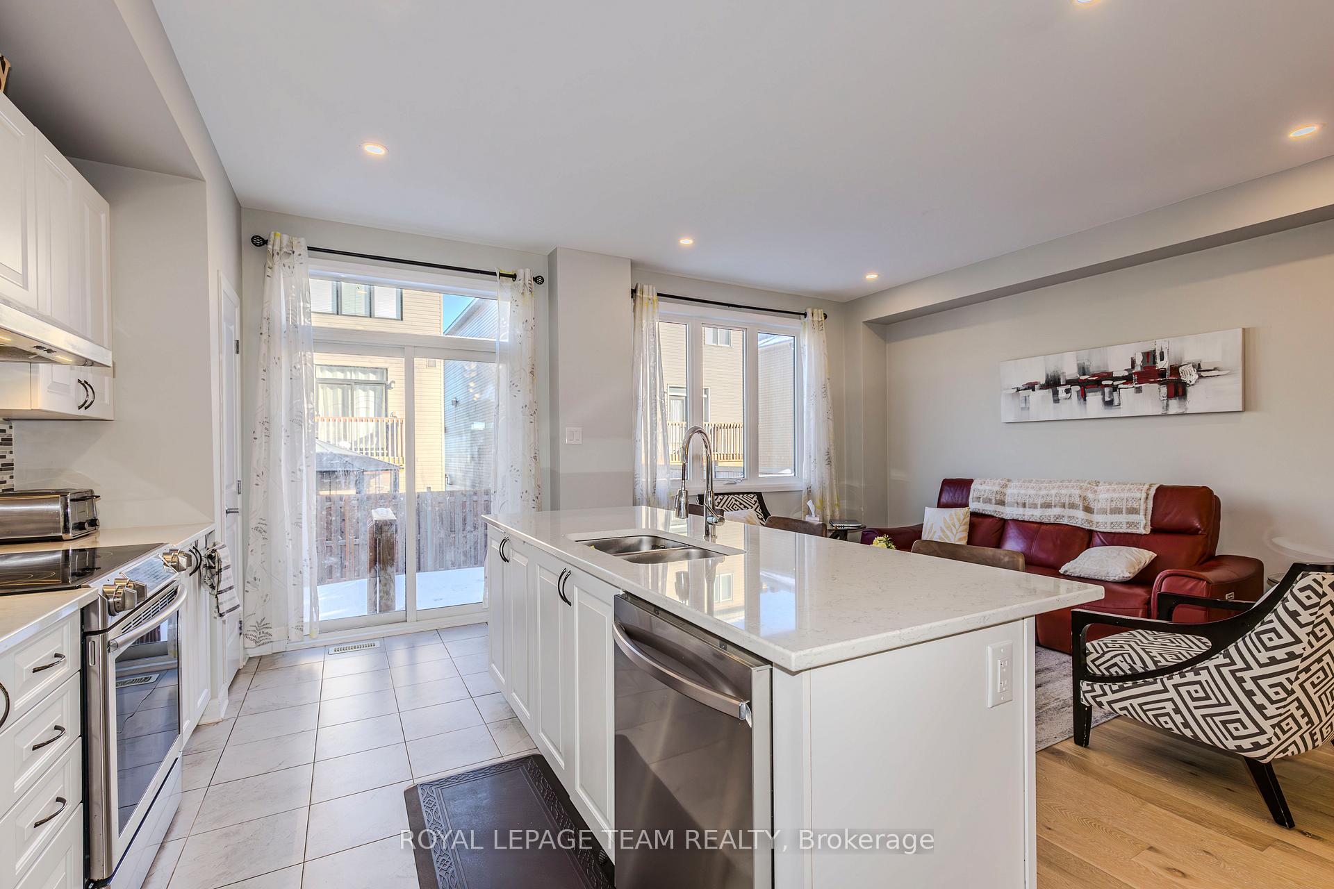 Photo 17 of 124 Aquarium Avenue, Ottawa, Avalon West — HOMEH