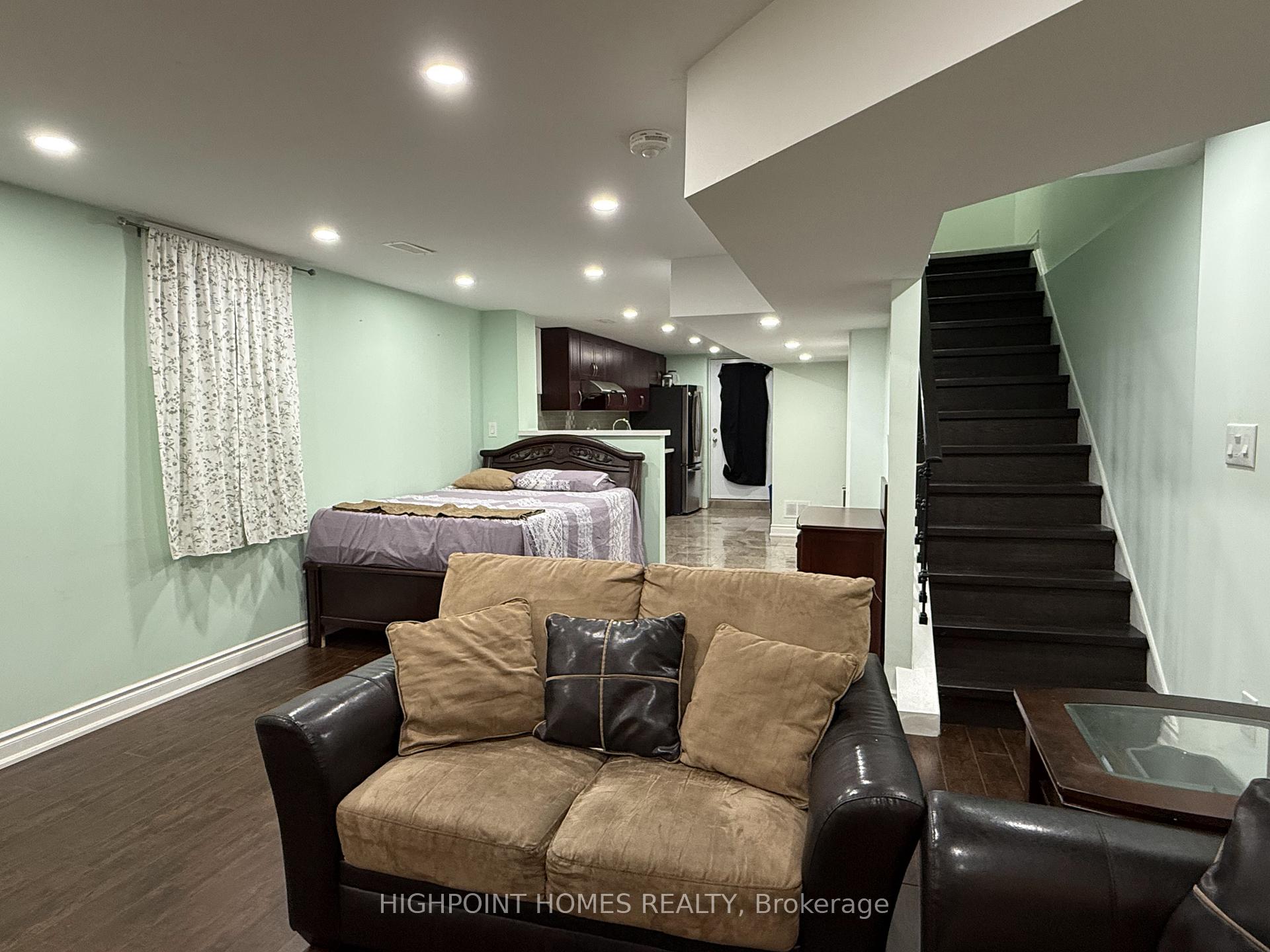 Photo 3 of 1576 Alwin Circle, Pickering, Village East — HOMEH