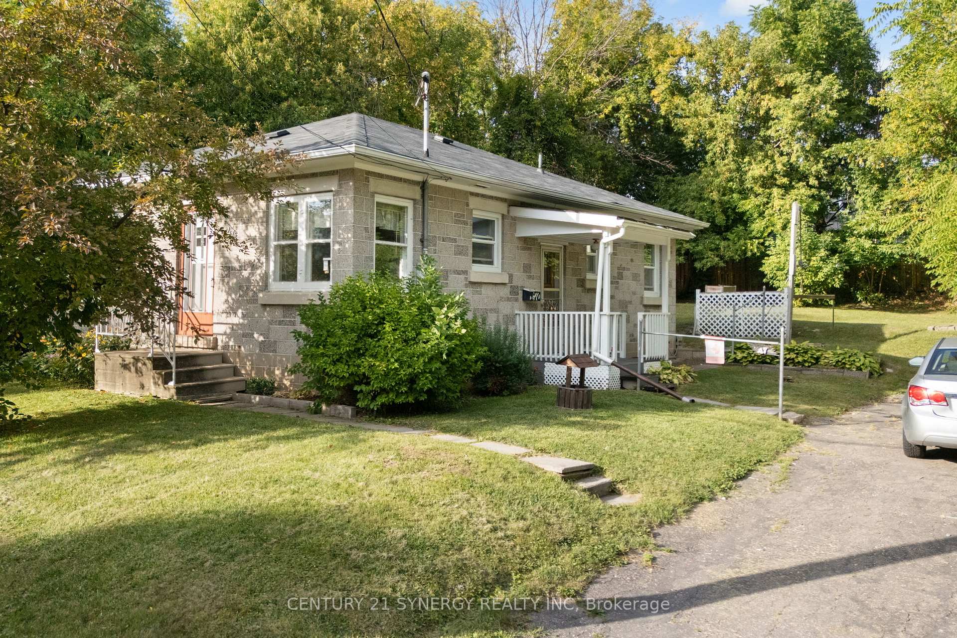 Photo 2 of 47 Queen Street S, Renfrew — HOMEH