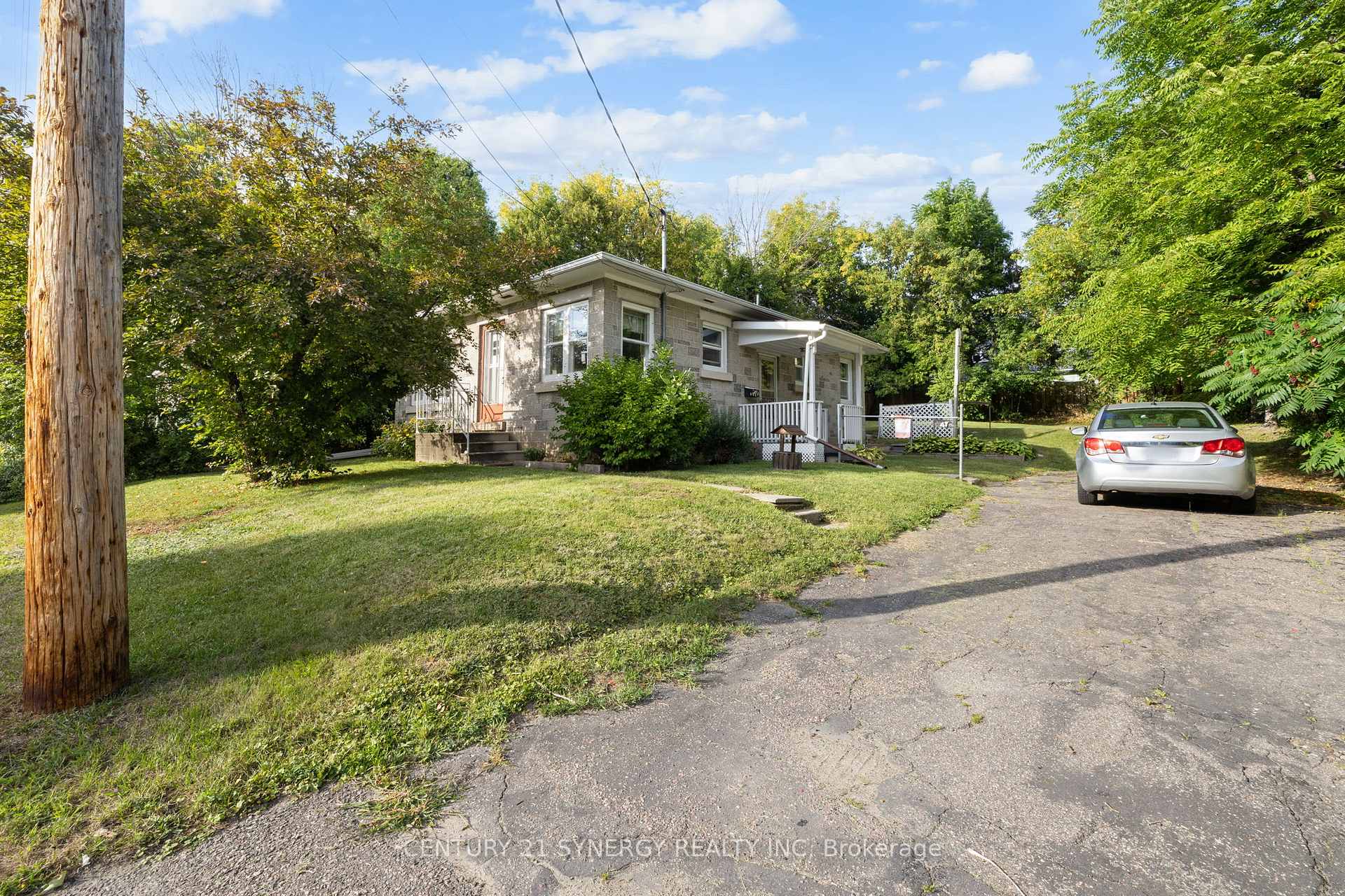 Photo 4 of 47 Queen Street S, Renfrew — HOMEH