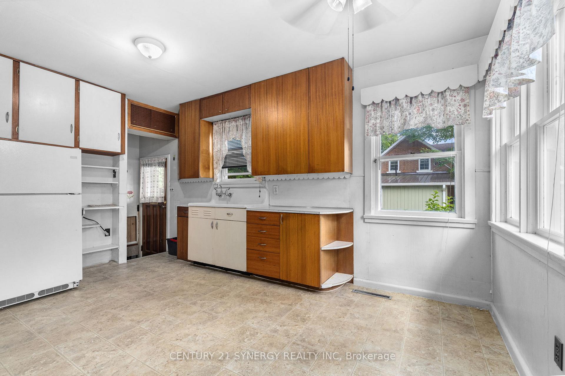 Photo 8 of 47 Queen Street S, Renfrew — HOMEH