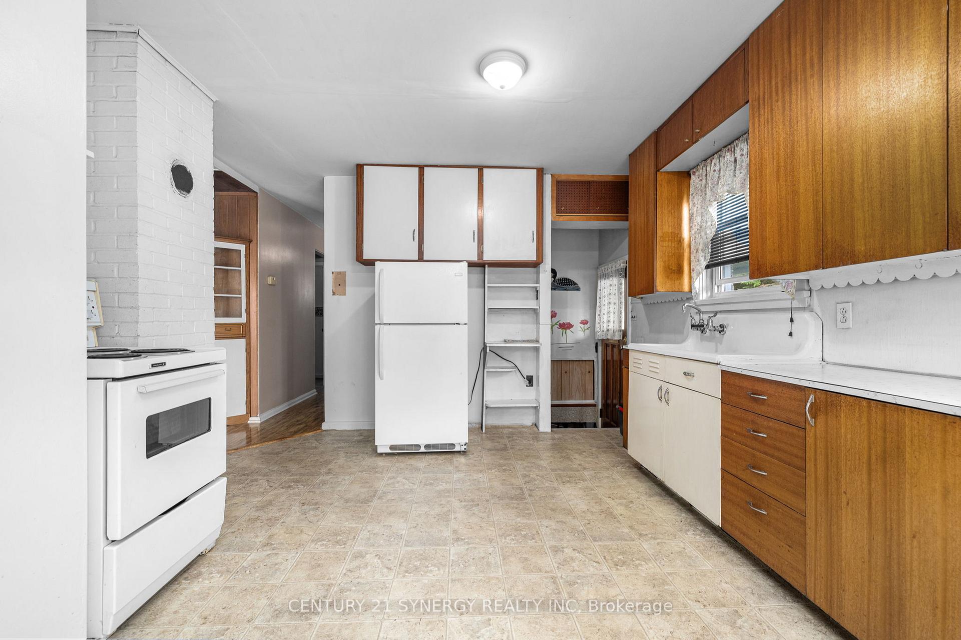 Photo 9 of 47 Queen Street S, Renfrew — HOMEH