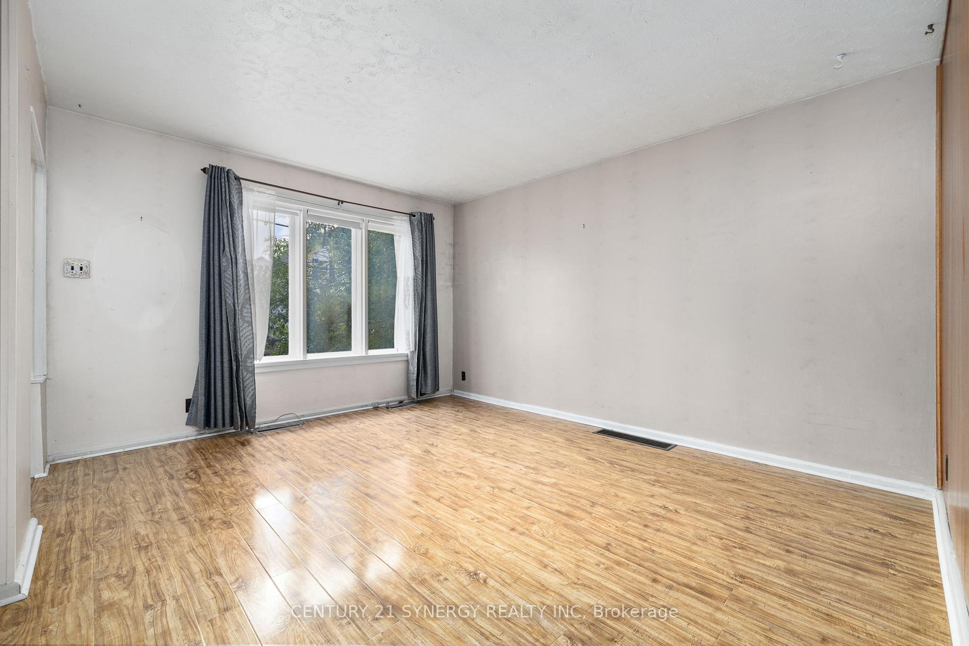 Photo 12 of 47 Queen Street S, Renfrew — HOMEH