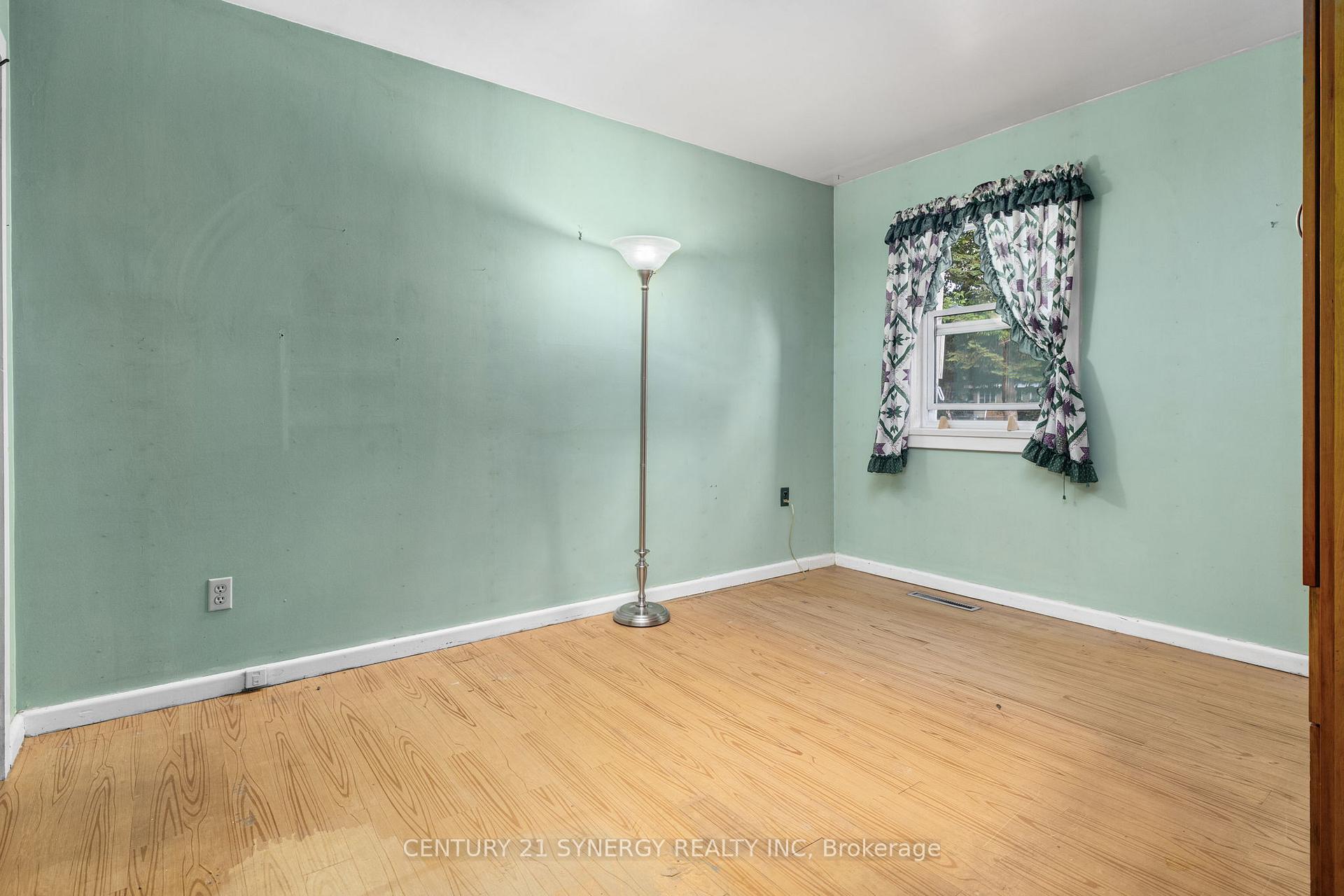 Photo 17 of 47 Queen Street S, Renfrew — HOMEH