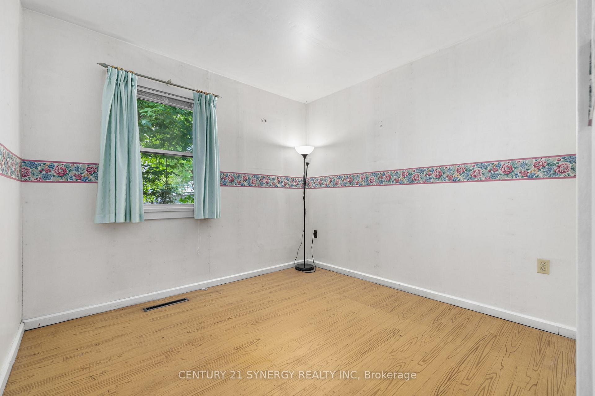 Photo 19 of 47 Queen Street S, Renfrew — HOMEH