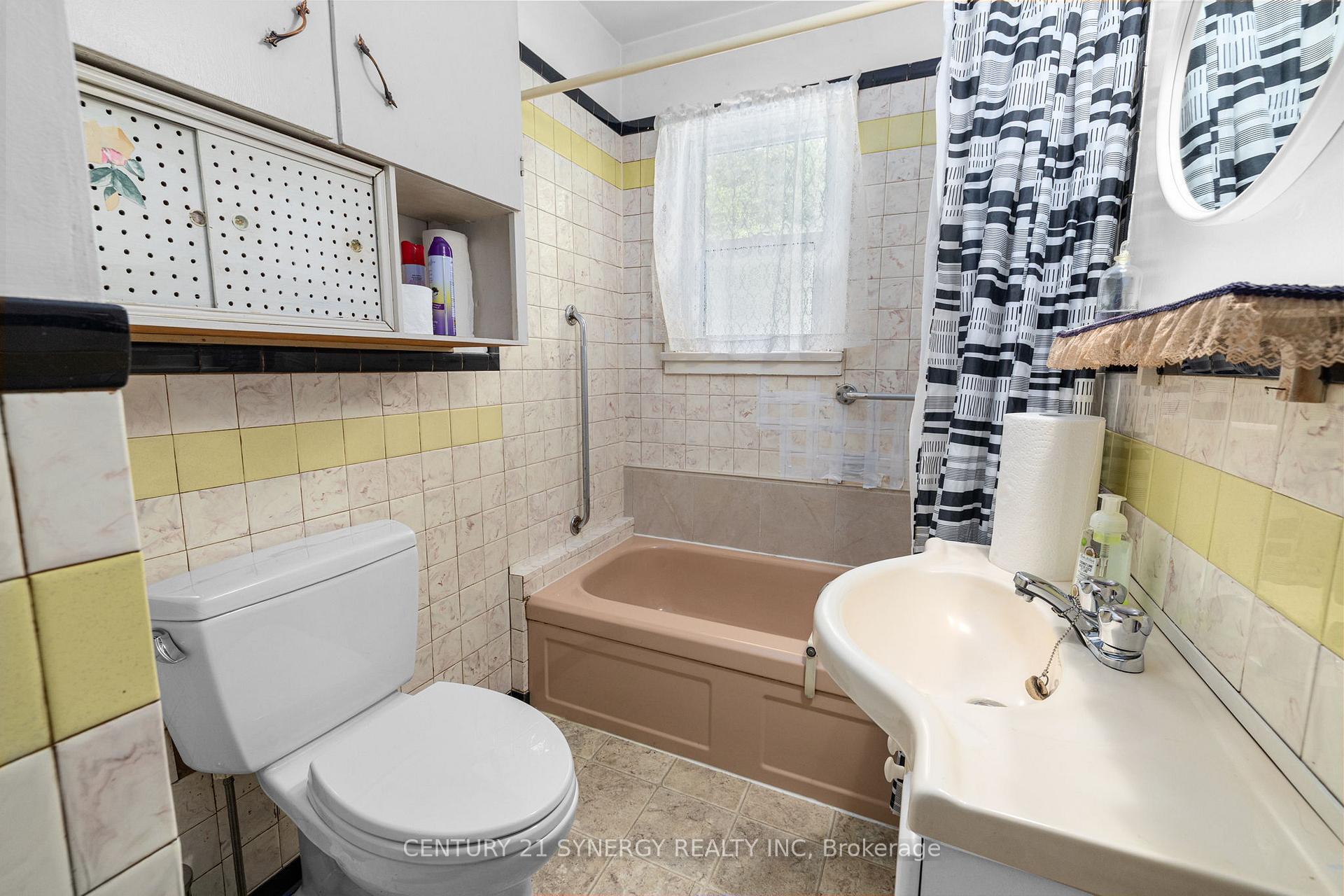 Photo 20 of 47 Queen Street S, Renfrew — HOMEH