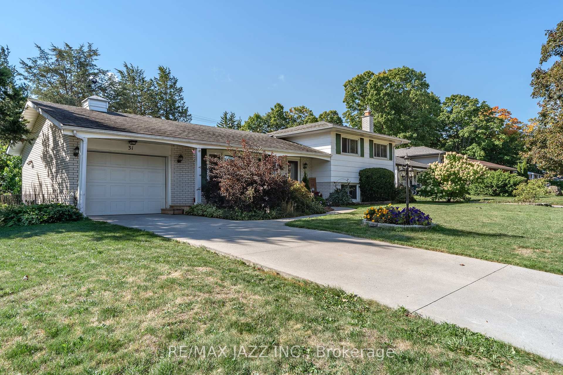 Photo 2 of 31 Edgeview Drive, Quinte West, Trenton Ward — HOMEH