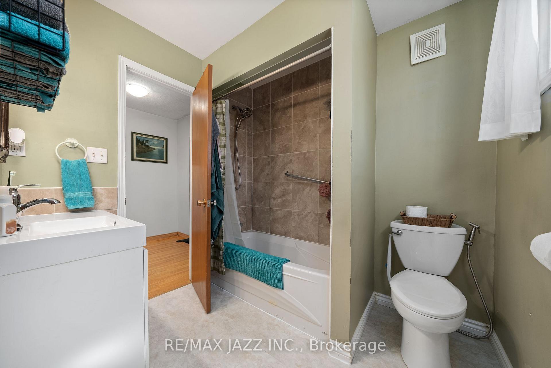 Photo 15 of 31 Edgeview Drive, Quinte West, Trenton Ward — HOMEH