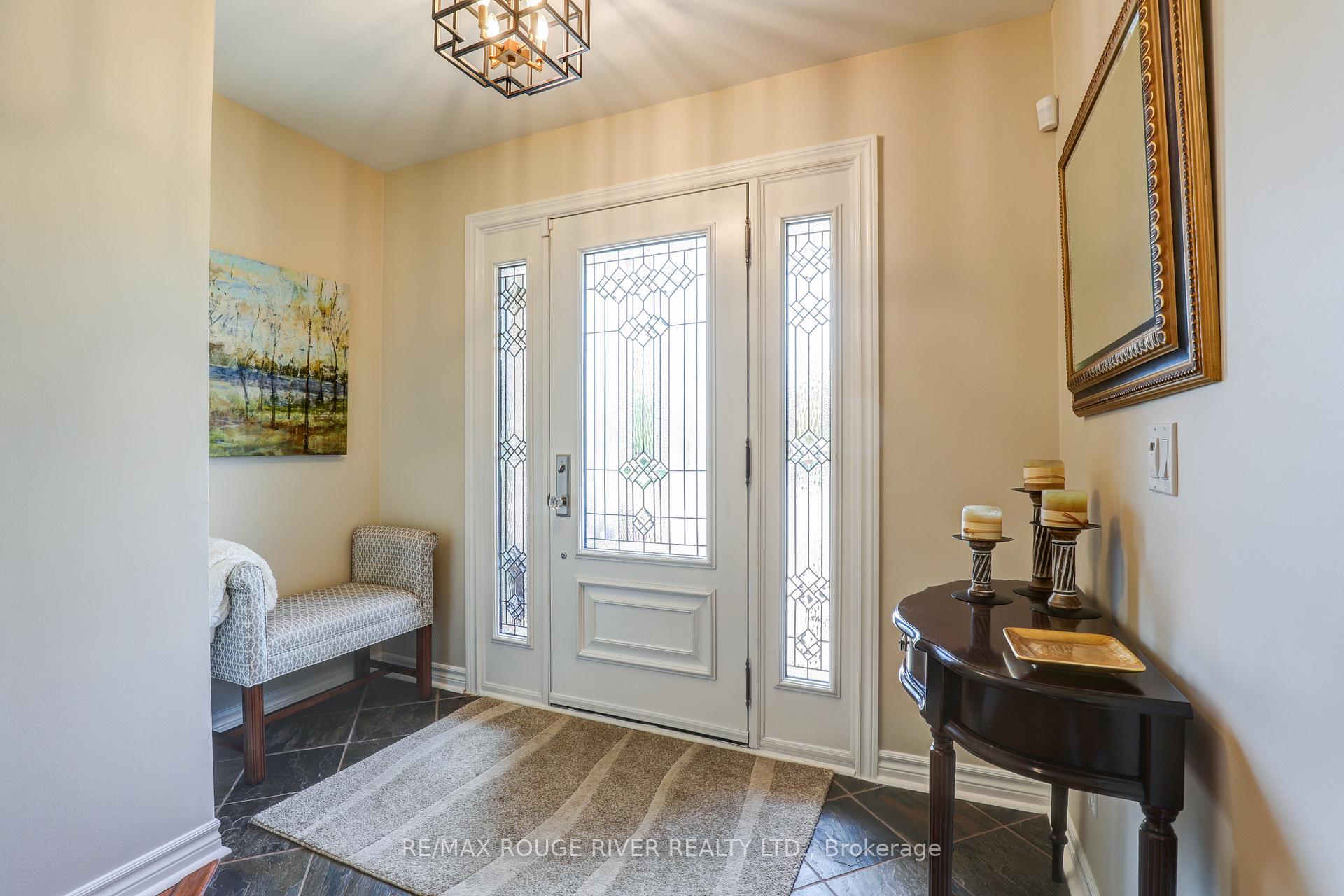 Photo 3 of 560 Ashfield Court, Pickering, Amberlea — HOMEH