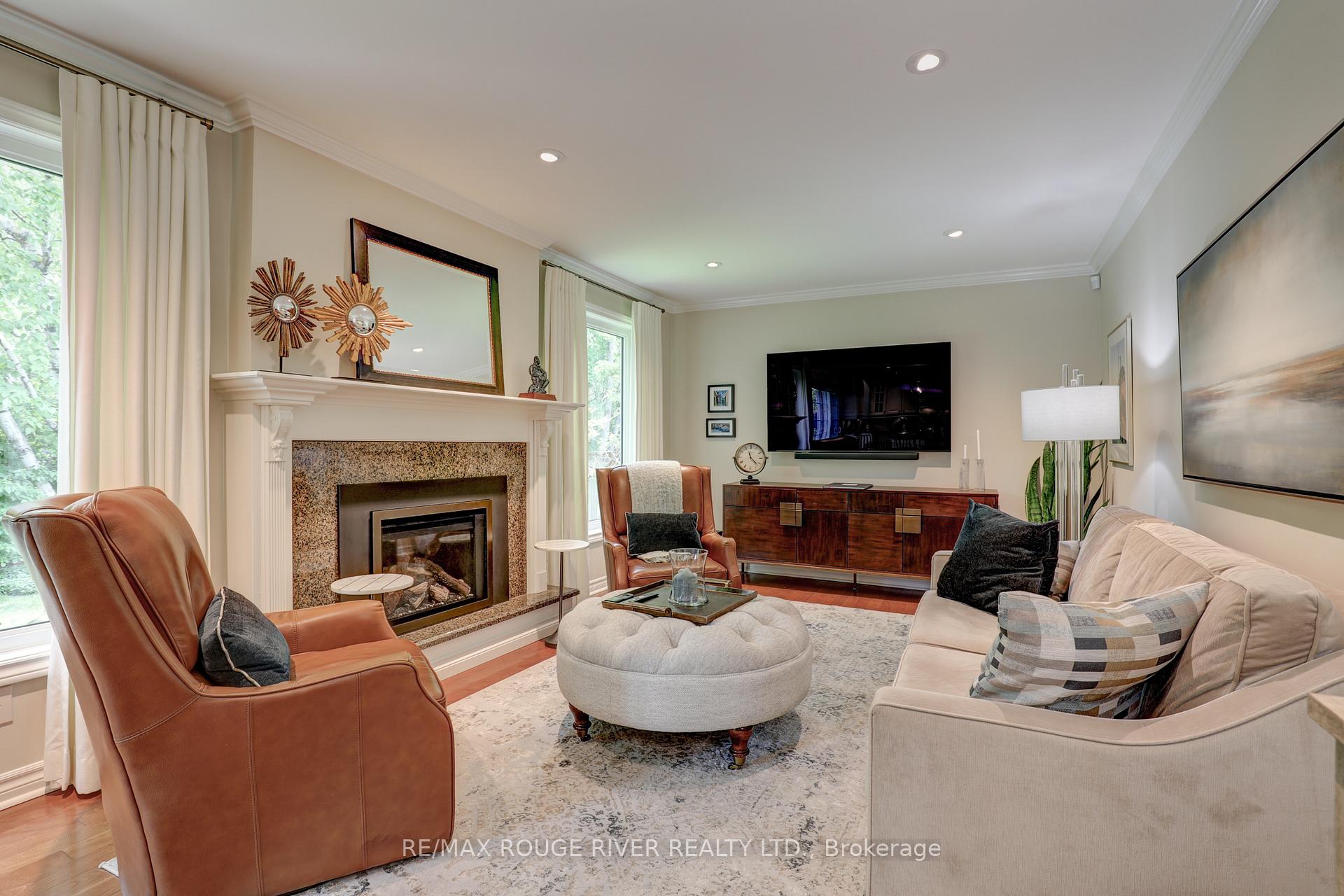 Photo 4 of 560 Ashfield Court, Pickering, Amberlea — HOMEH