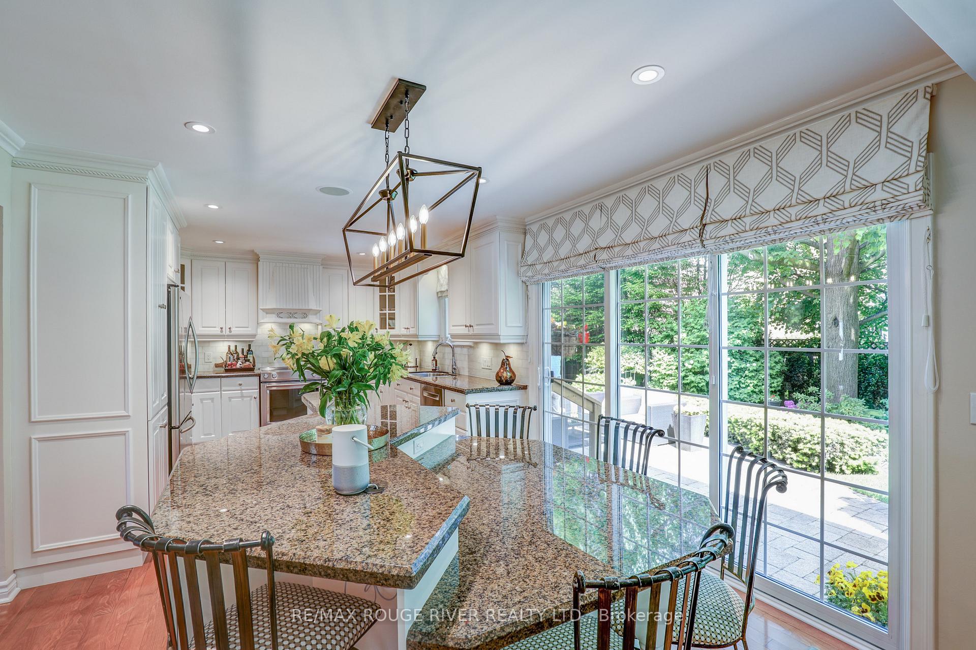 Photo 10 of 560 Ashfield Court, Pickering, Amberlea — HOMEH