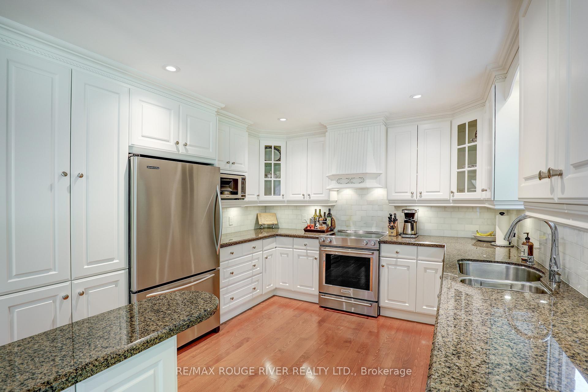 Photo 11 of 560 Ashfield Court, Pickering, Amberlea — HOMEH