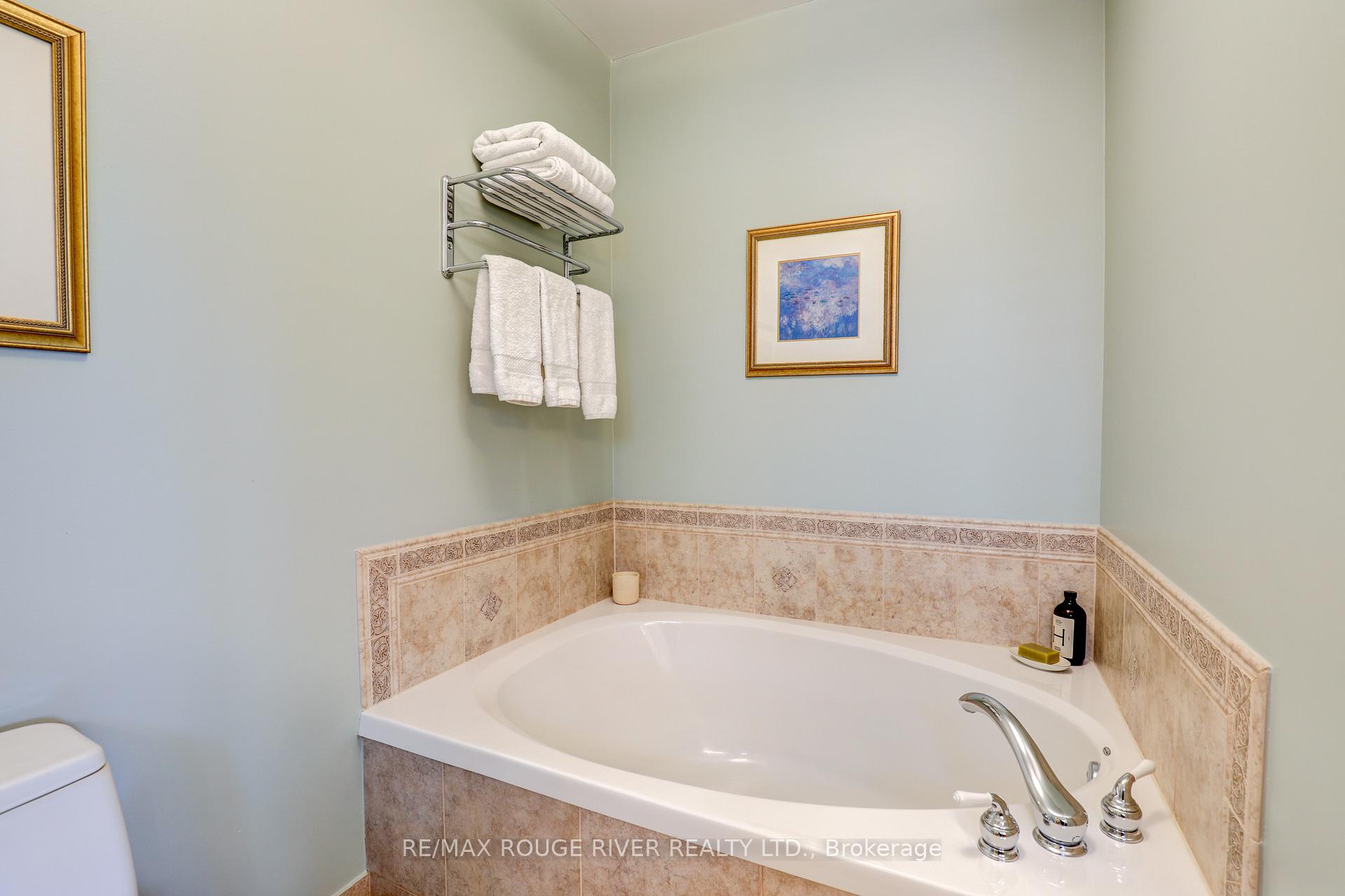Photo 22 of 560 Ashfield Court, Pickering, Amberlea — HOMEH