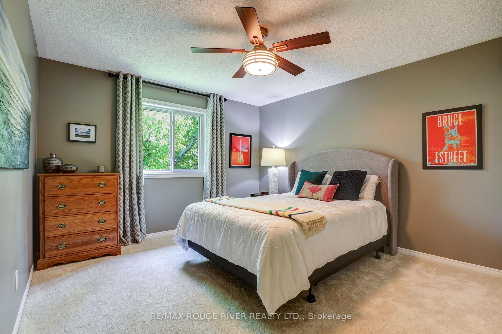 Photo 24 of 560 Ashfield Court, Pickering, Amberlea — HOMEH