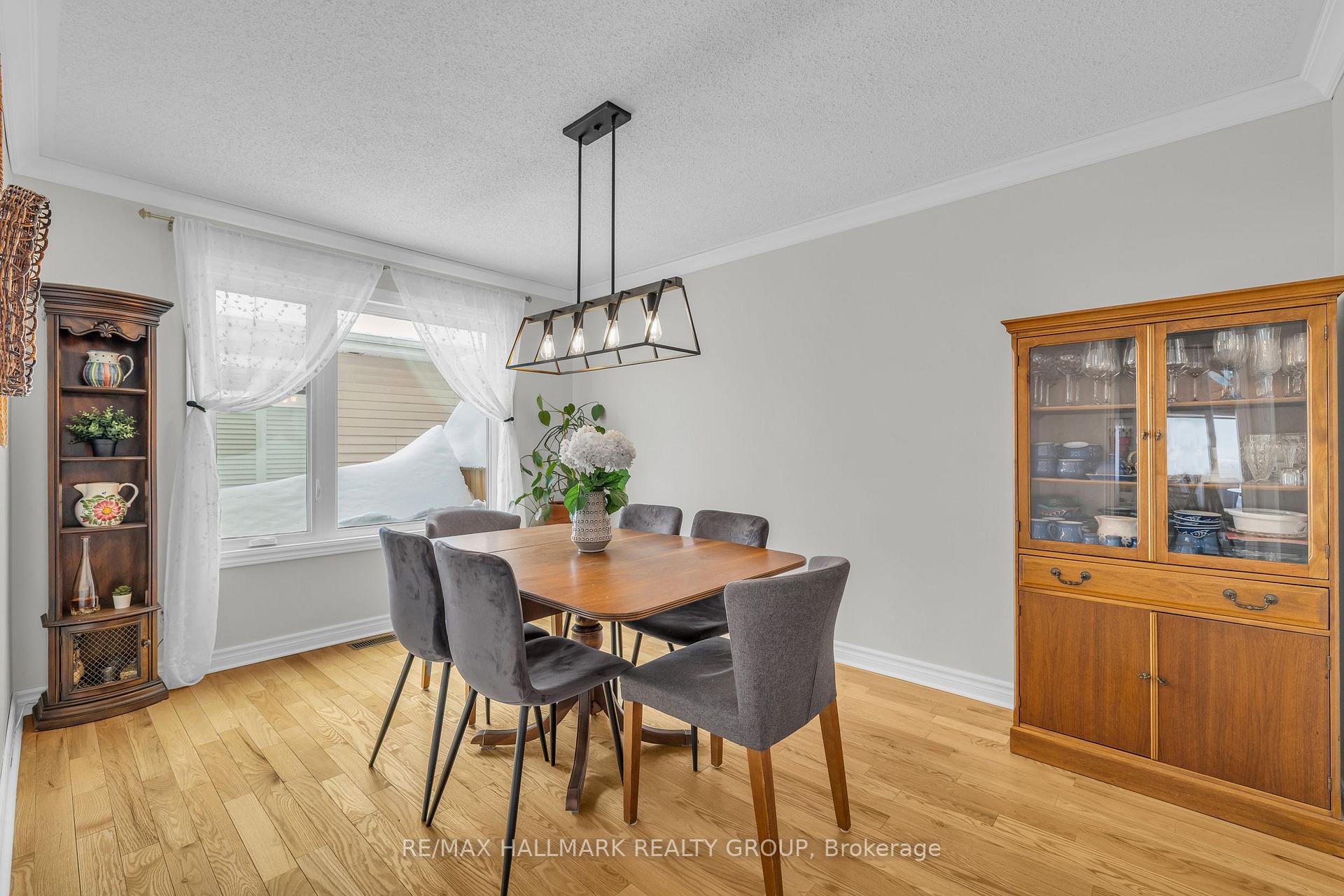 Photo 2 of 1367 Caravel Crescent N, Ottawa, Bilberry Creek/Queenswood Heights — HOMEH