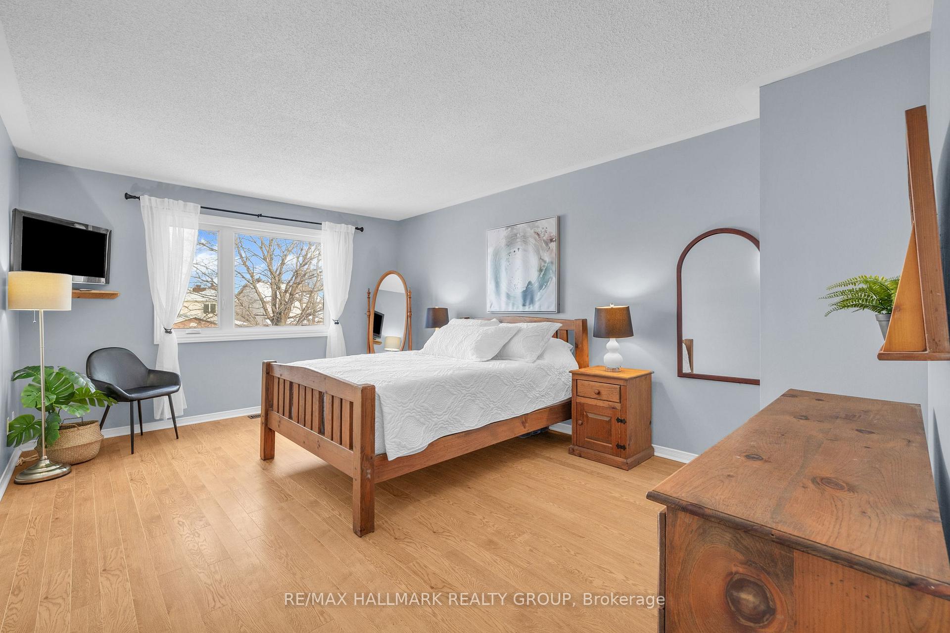 Photo 6 of 1367 Caravel Crescent N, Ottawa, Bilberry Creek/Queenswood Heights — HOMEH