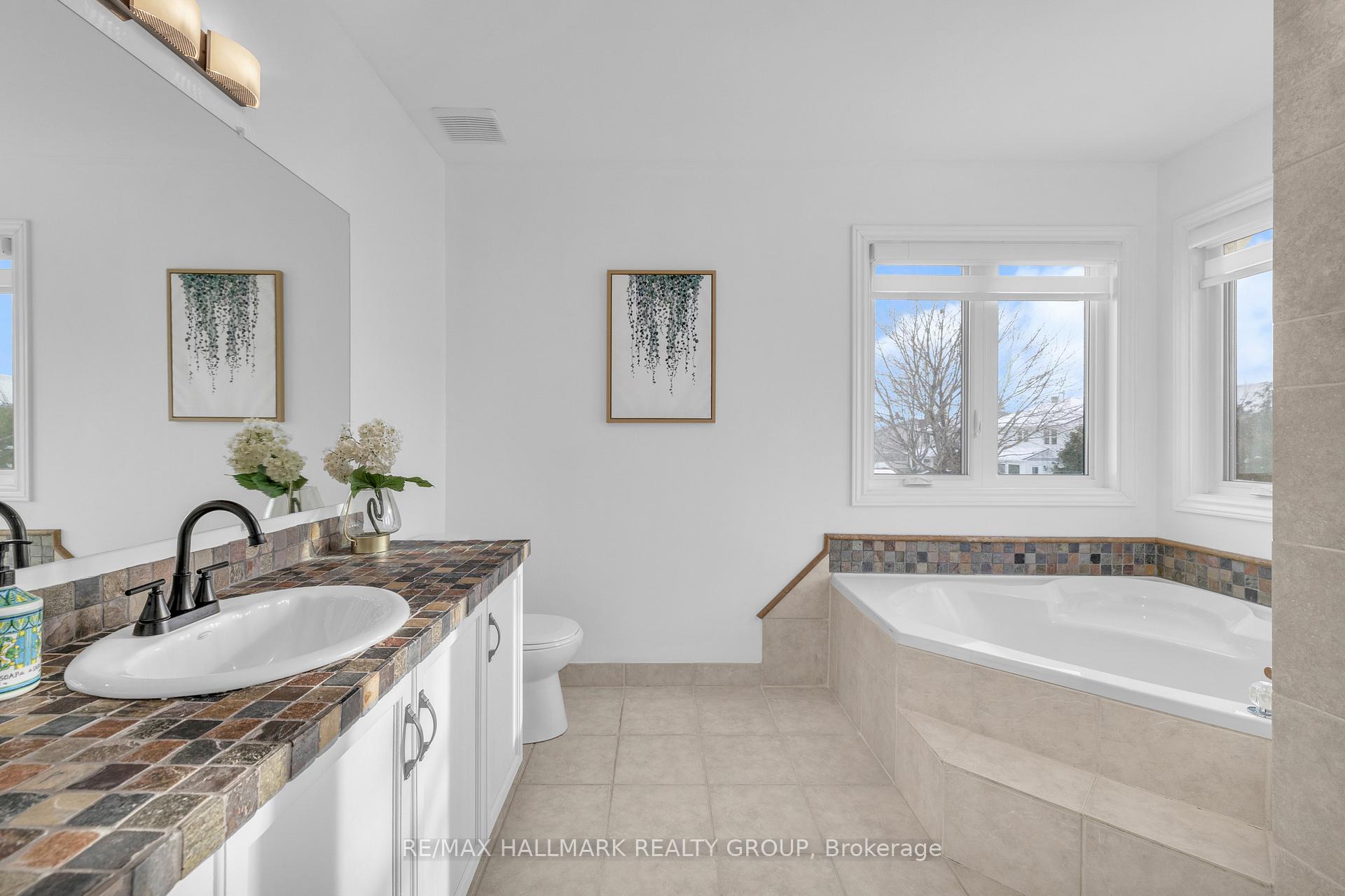 Photo 7 of 1367 Caravel Crescent N, Ottawa, Bilberry Creek/Queenswood Heights — HOMEH