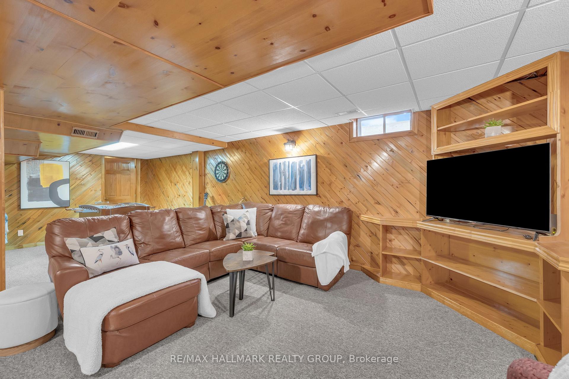 Photo 10 of 1367 Caravel Crescent N, Ottawa, Bilberry Creek/Queenswood Heights — HOMEH