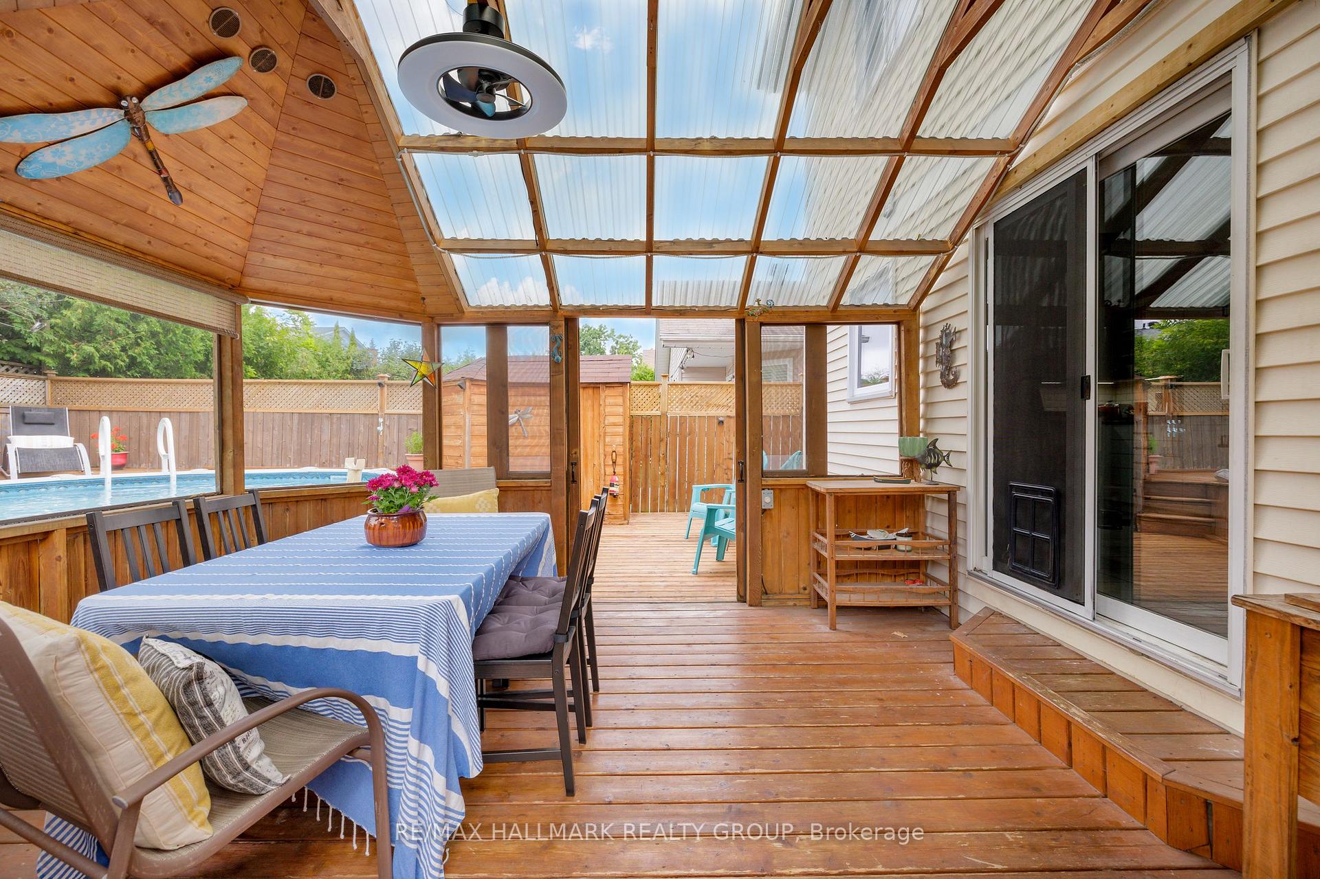 Photo 12 of 1367 Caravel Crescent N, Ottawa, Bilberry Creek/Queenswood Heights — HOMEH