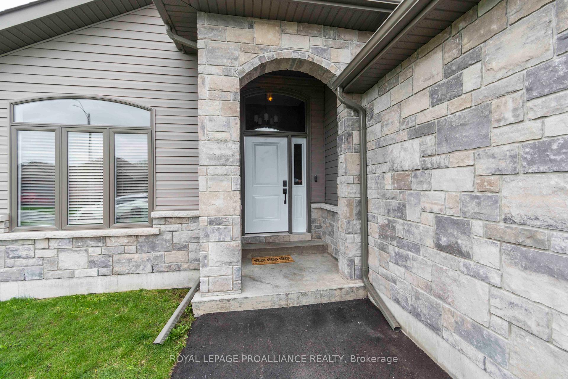 Photo 2 of 11 Brookfield Crescent, Quinte West, Murray Ward — HOMEH