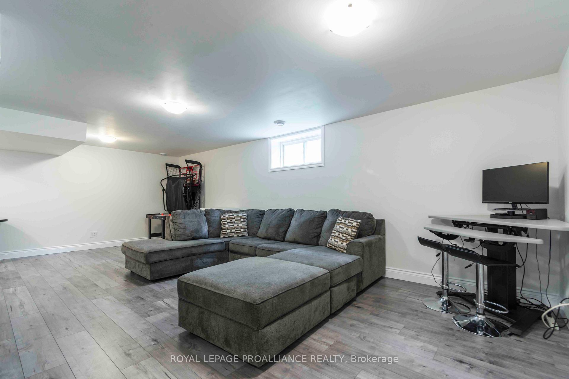 Photo 21 of 11 Brookfield Crescent, Quinte West, Murray Ward — HOMEH