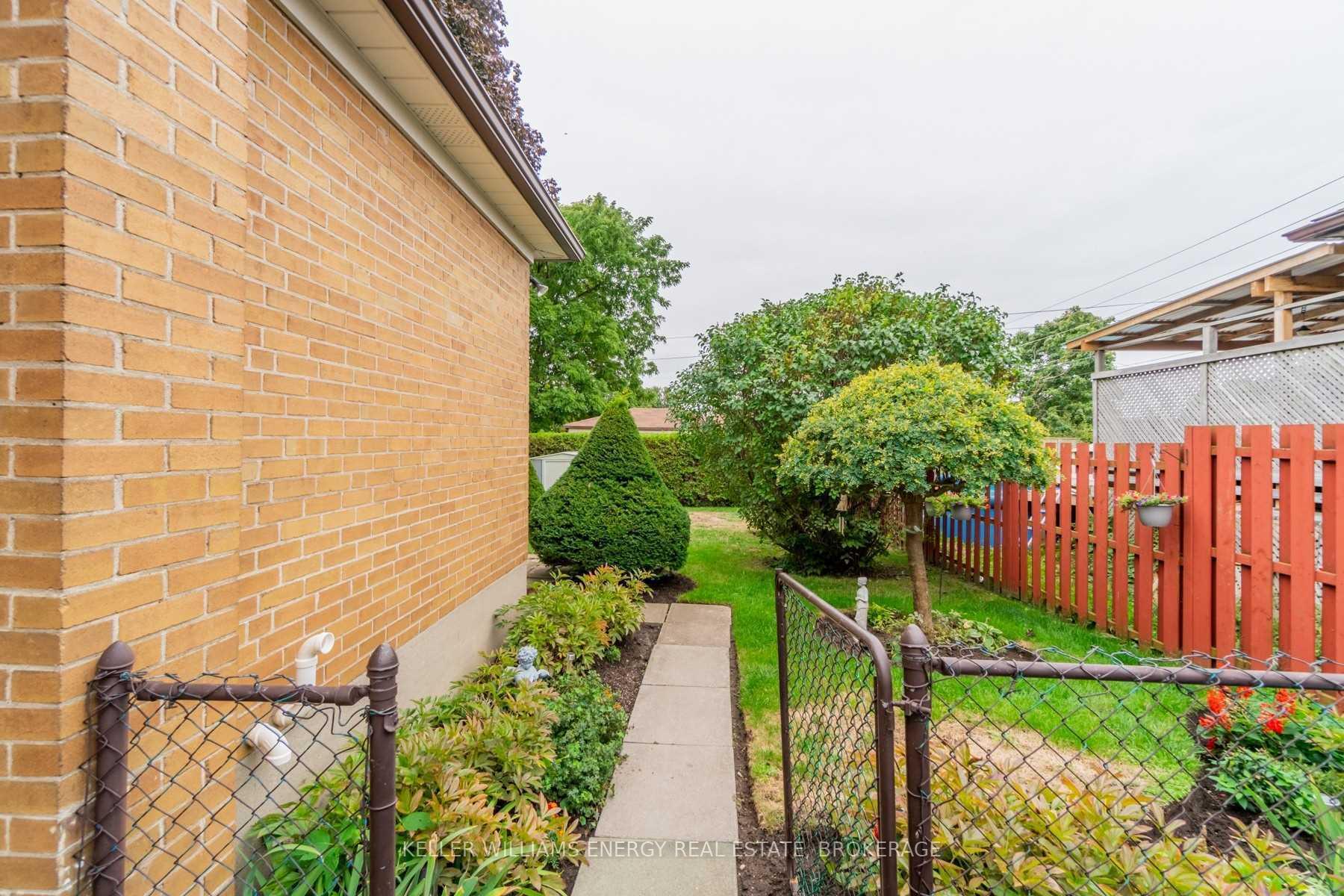 Photo 2 of 339 Jasper Avenue, Oshawa, Lakeview — HOMEH