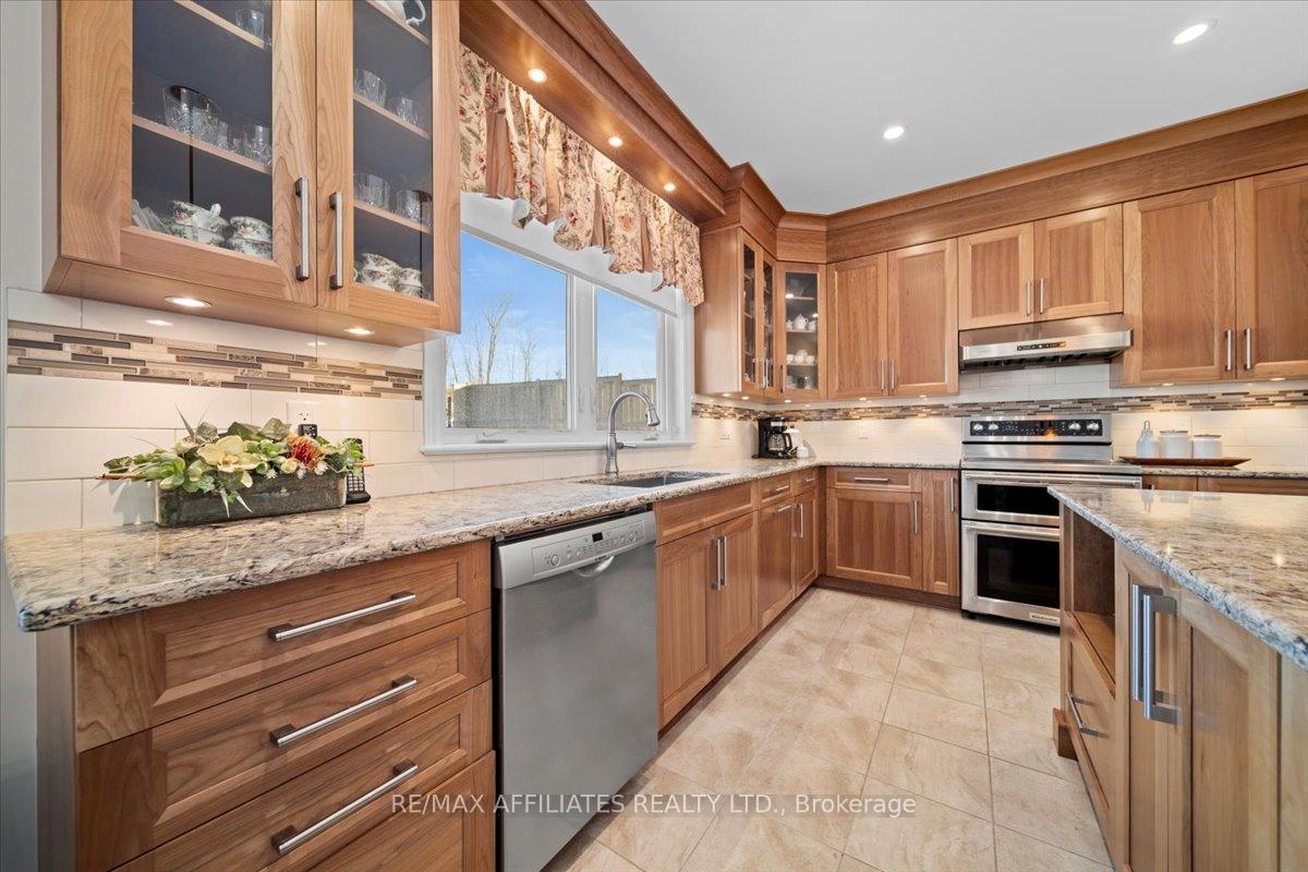 Photo 16 of 700 Mashkig Avenue, Ottawa, Camelot — HOMEH