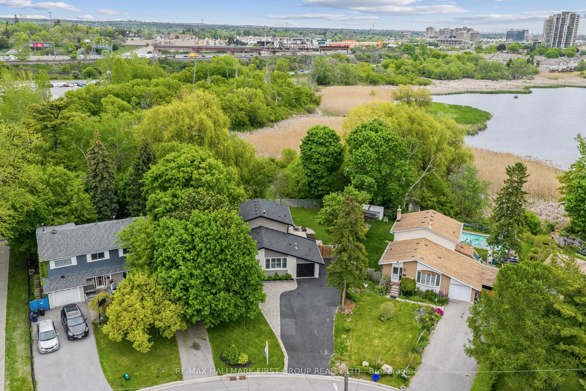 Photo 1 of 952 Vistula Drive, Pickering, West Shore — HOMEH
