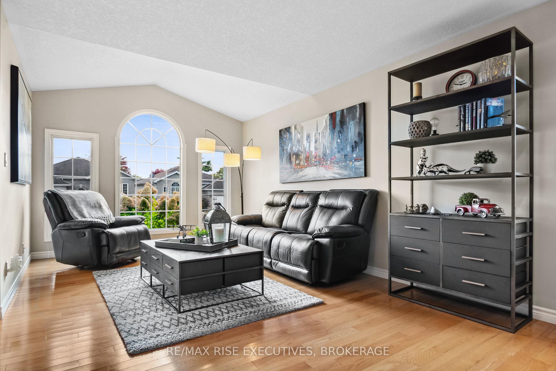 Photo 3 of 1142 Deerfield Drive, Kingston, City Northwest — HOMEH